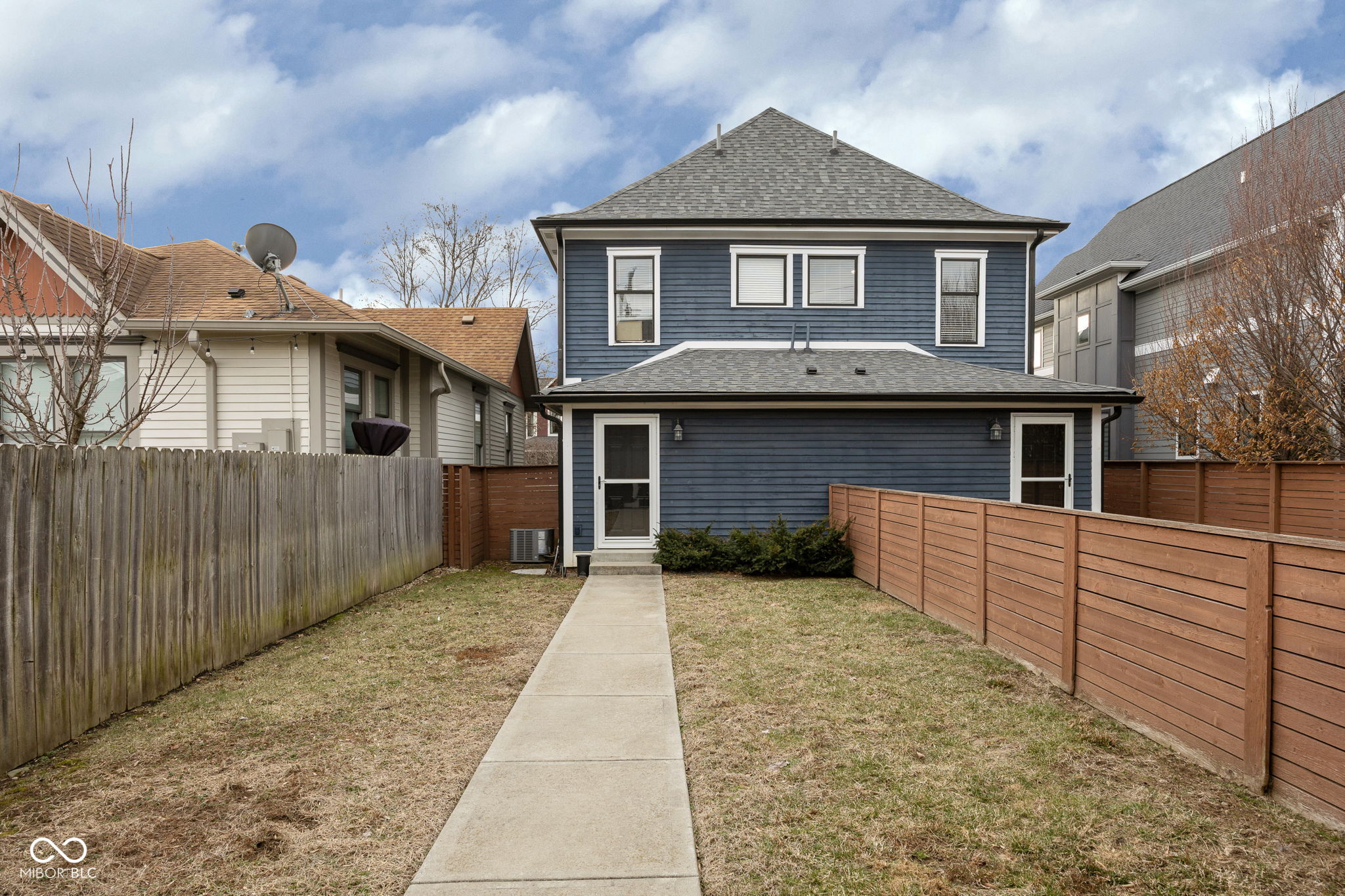 1633 N New Jersey Street