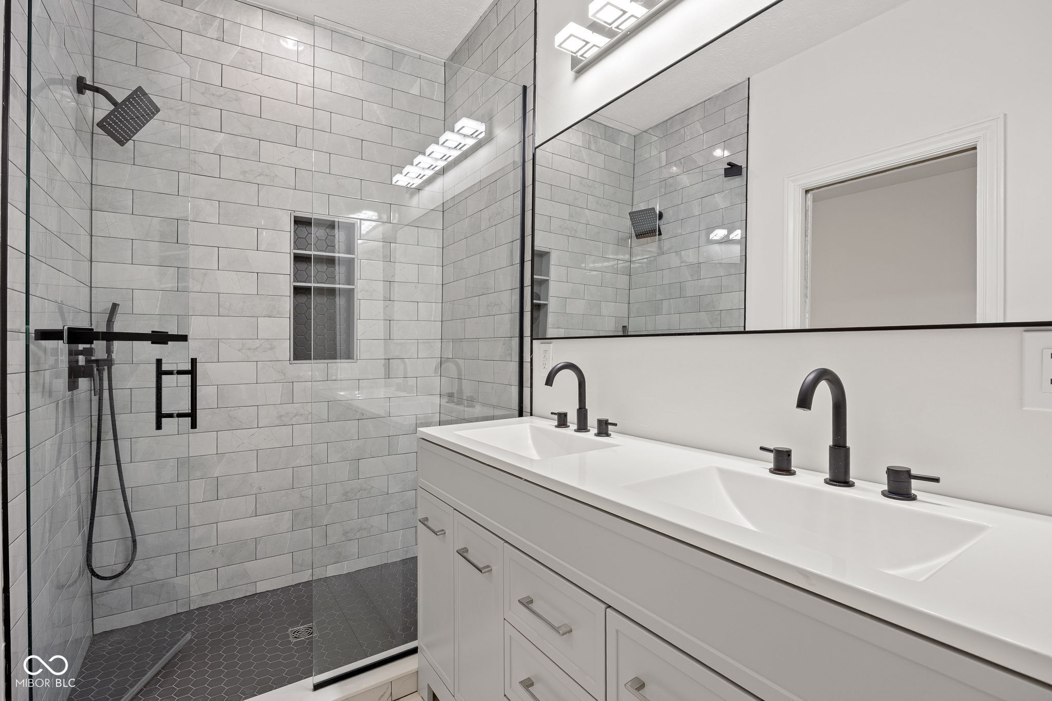 1635 N New Jersey Street