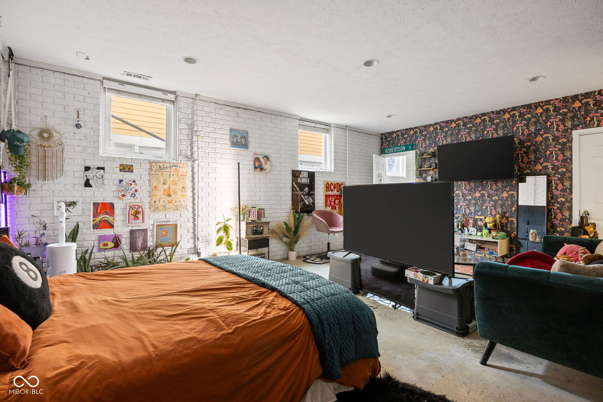 2045 N Broadway Street