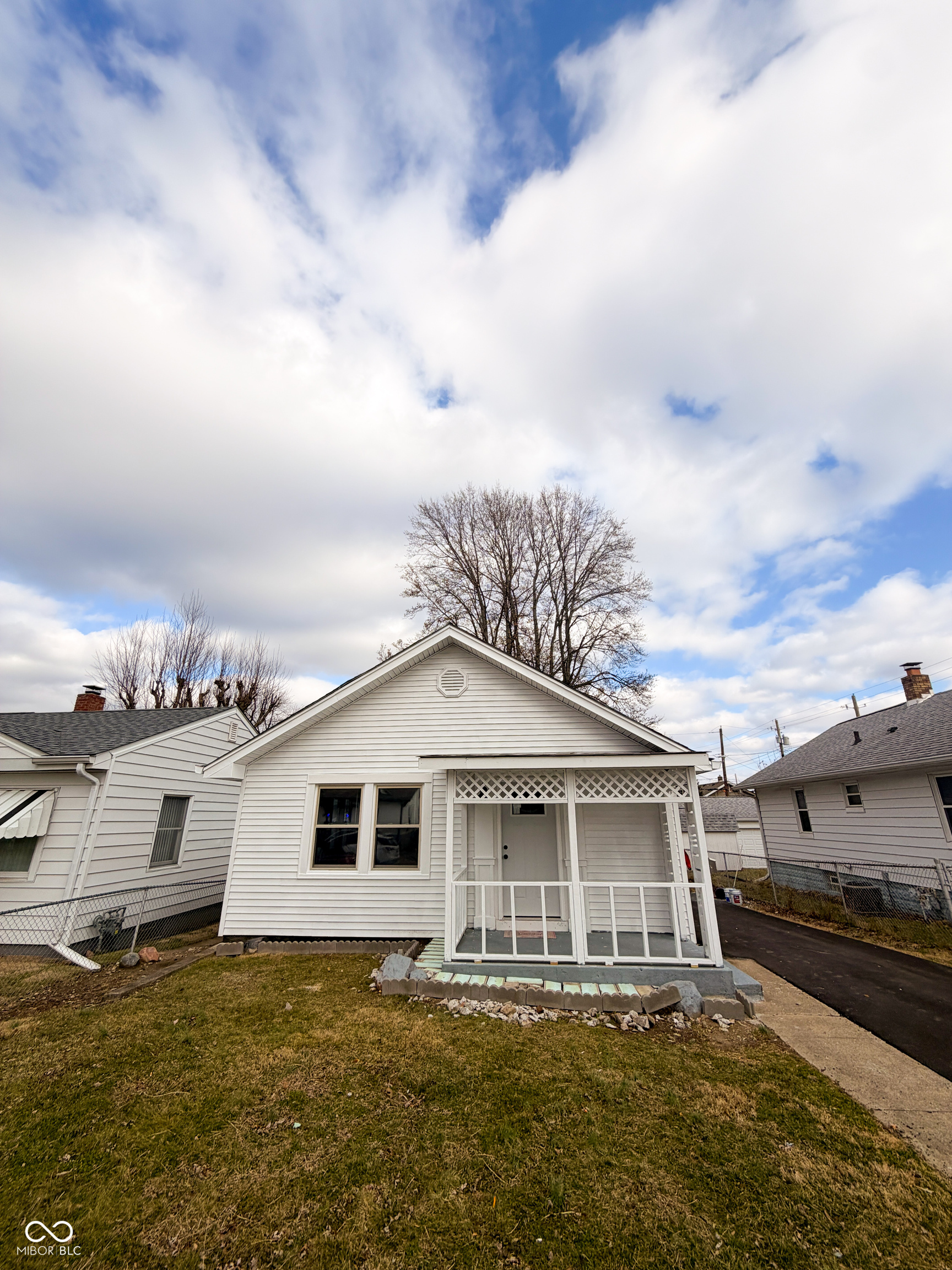61 N 8th Avenue