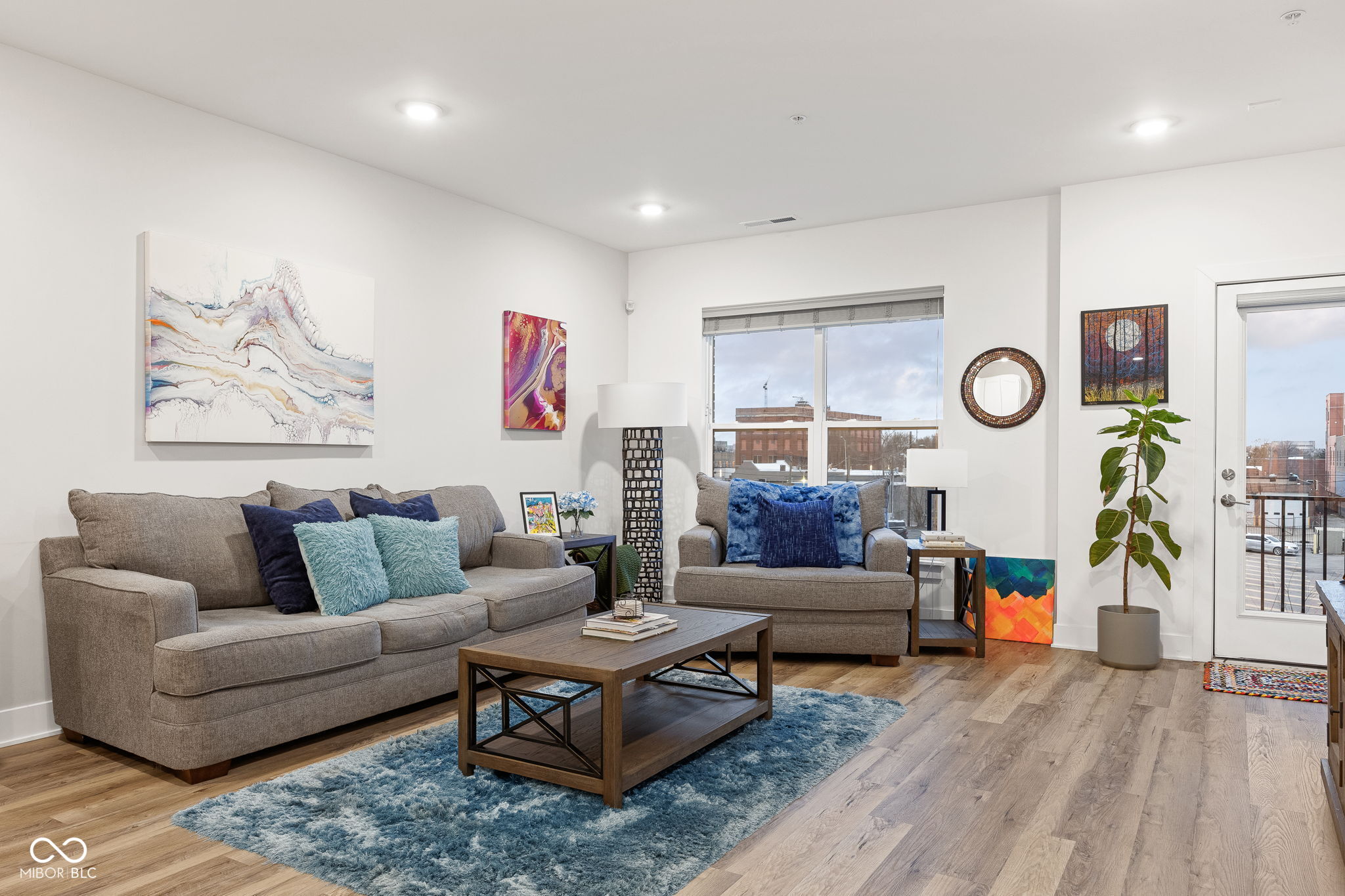 727 N Illinois Street Unit: 204