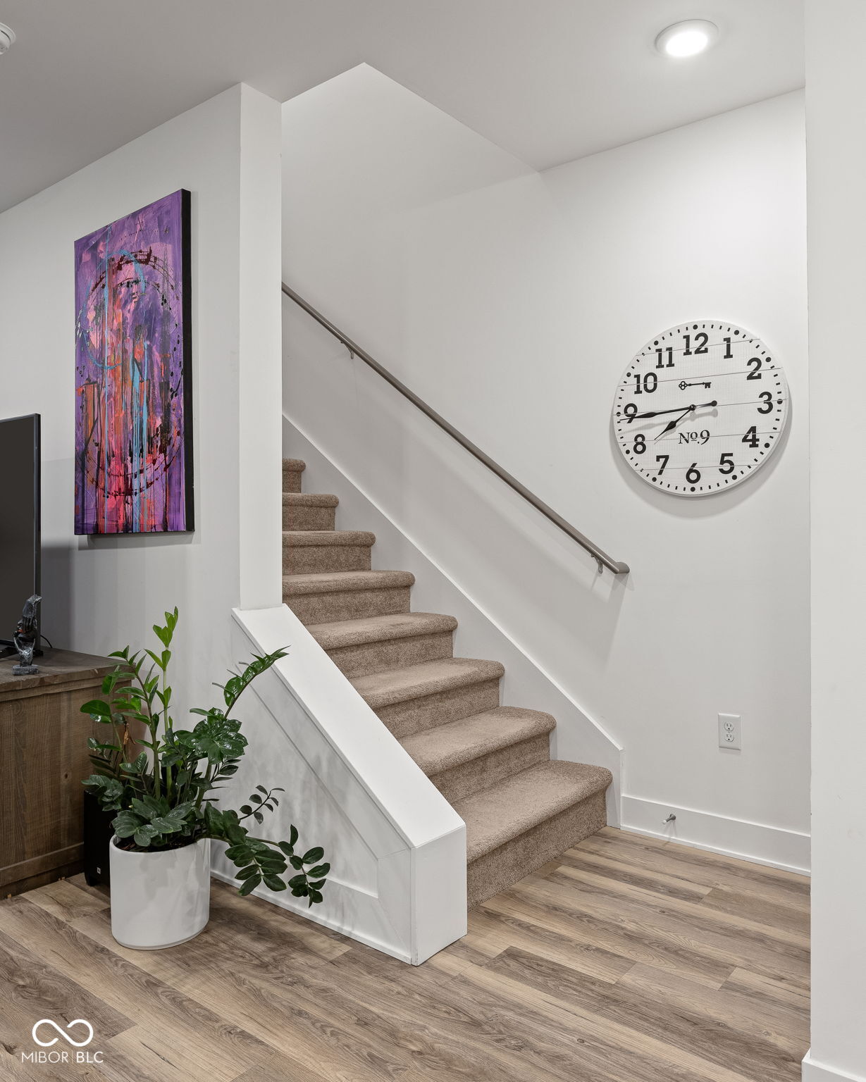 727 N Illinois Street Unit: 204