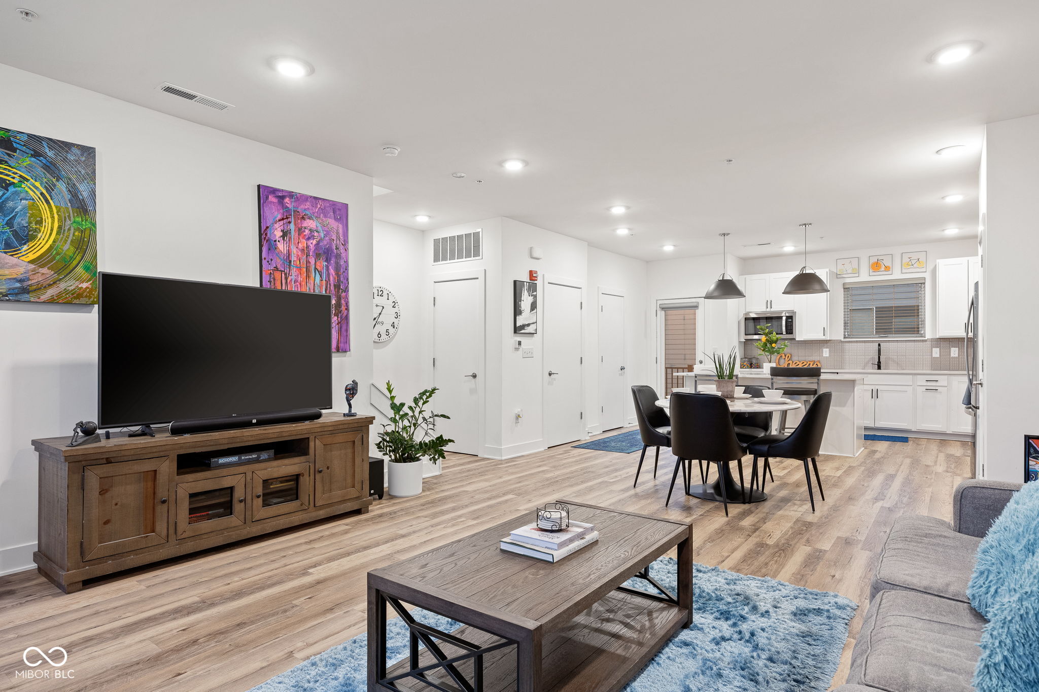 727 N Illinois Street Unit: 204