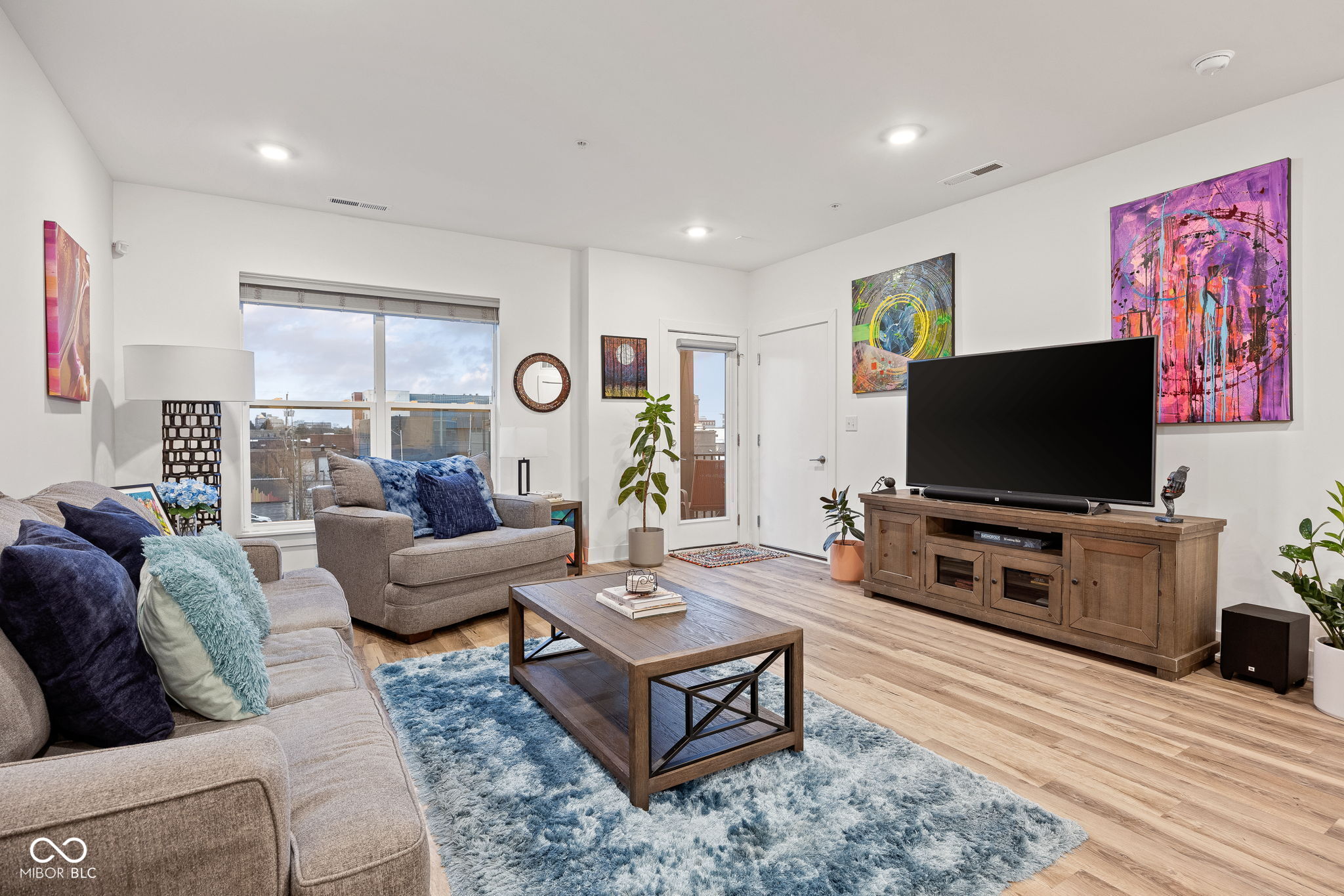 727 N Illinois Street Unit: 204