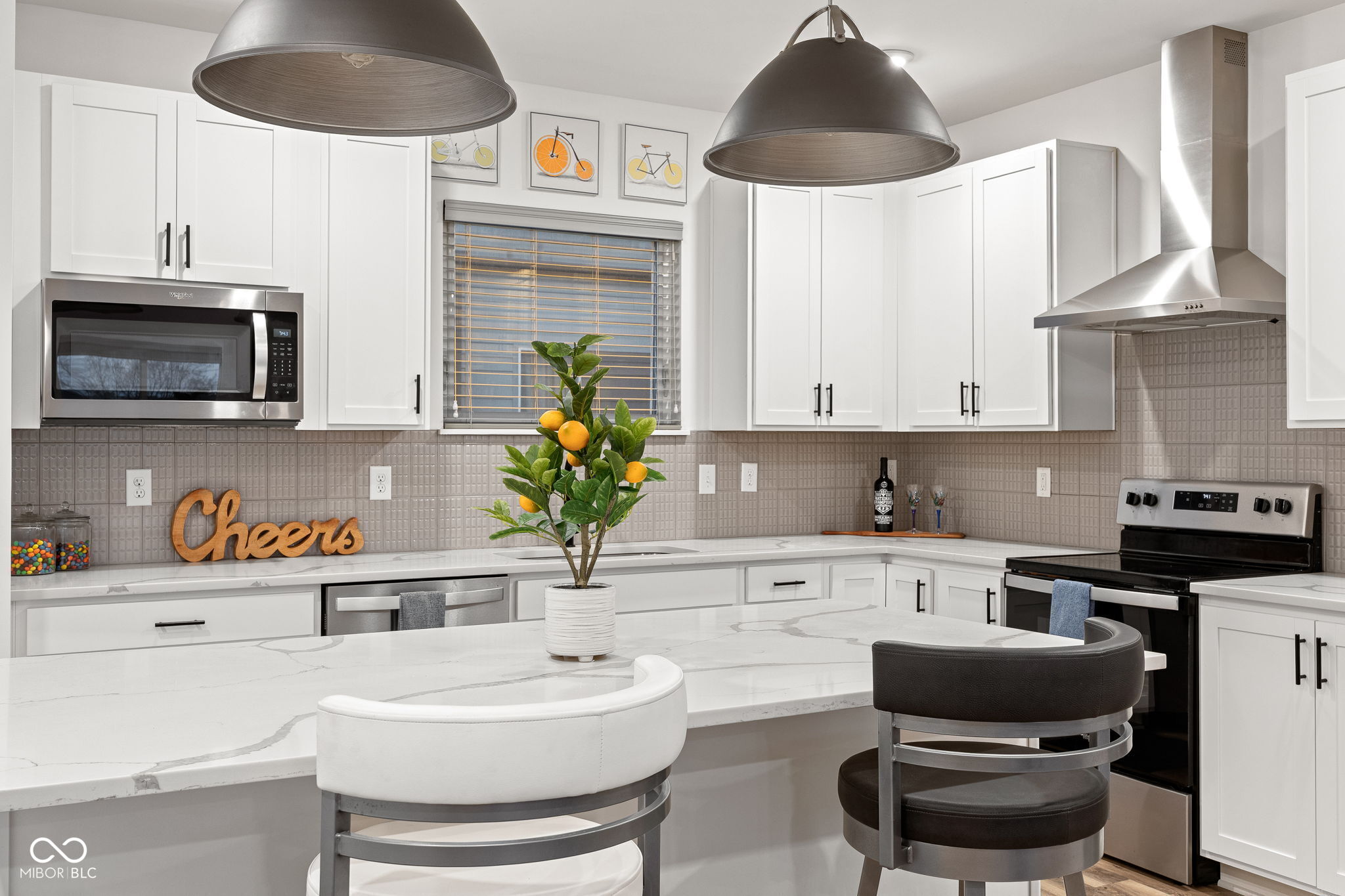 727 N Illinois Street Unit: 204