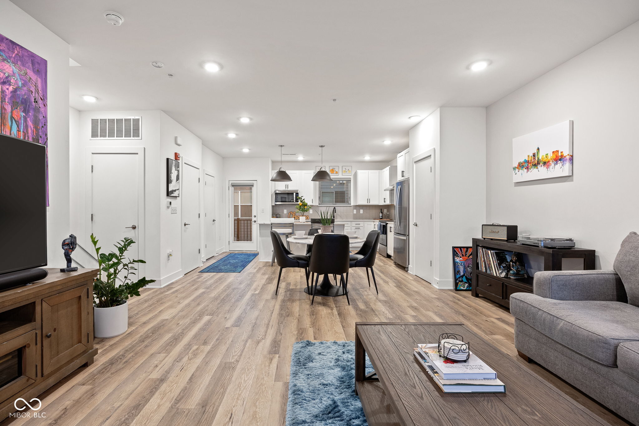 727 N Illinois Street Unit: 204