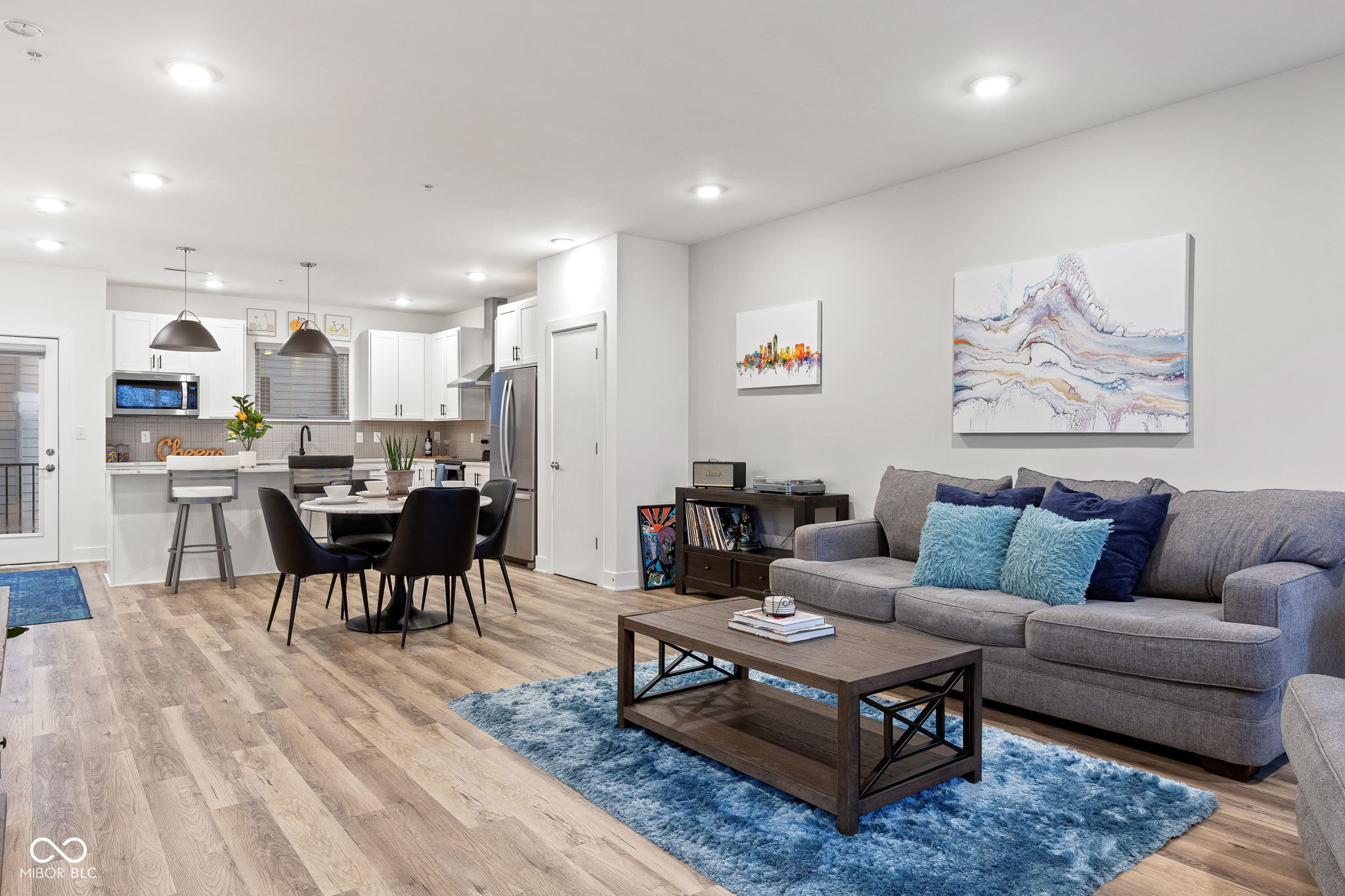 727 N Illinois Street Unit: 204