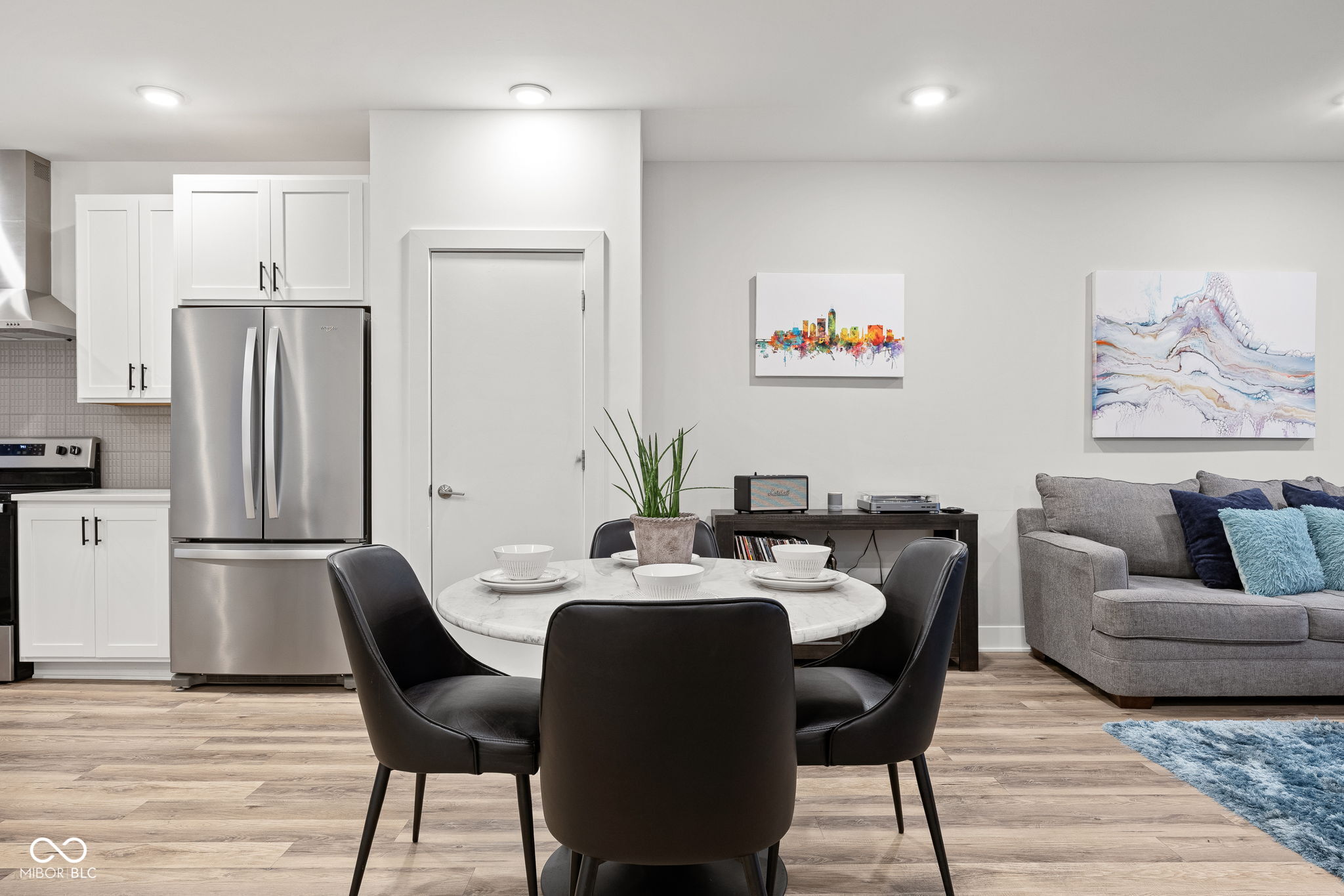 727 N Illinois Street Unit: 204