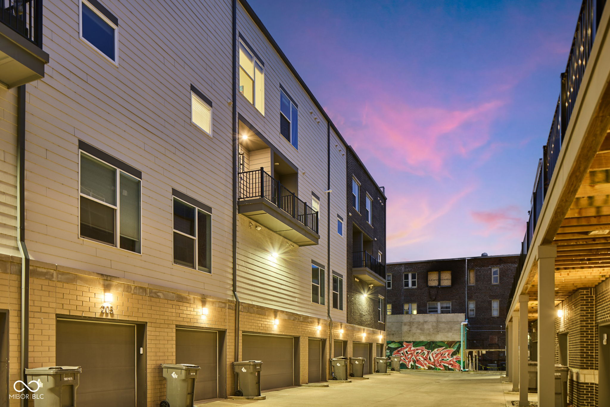 727 N Illinois Street Unit: 204