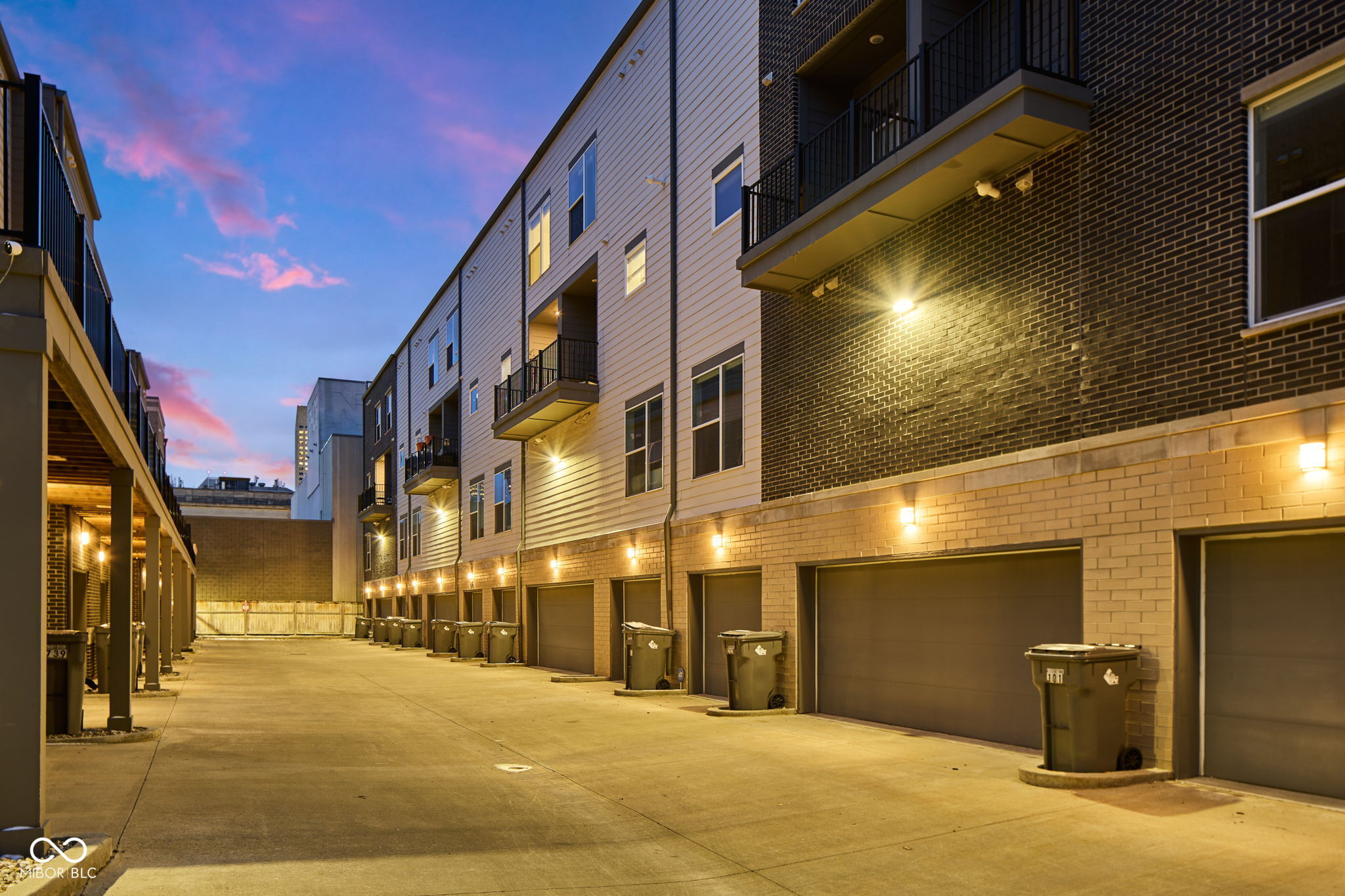 727 N Illinois Street Unit: 204