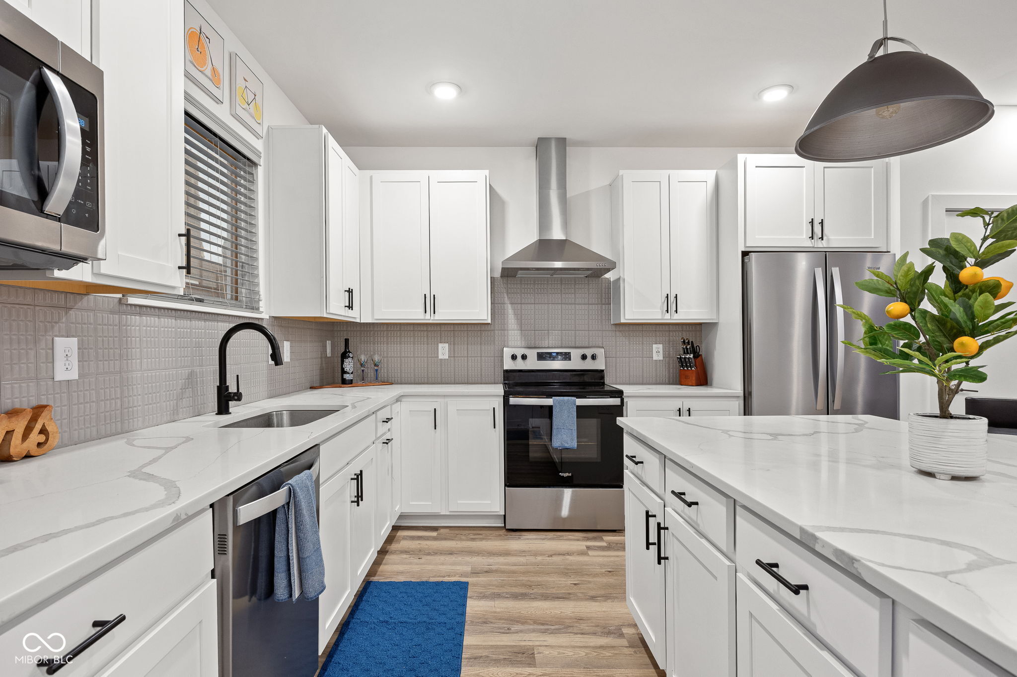 727 N Illinois Street Unit: 204