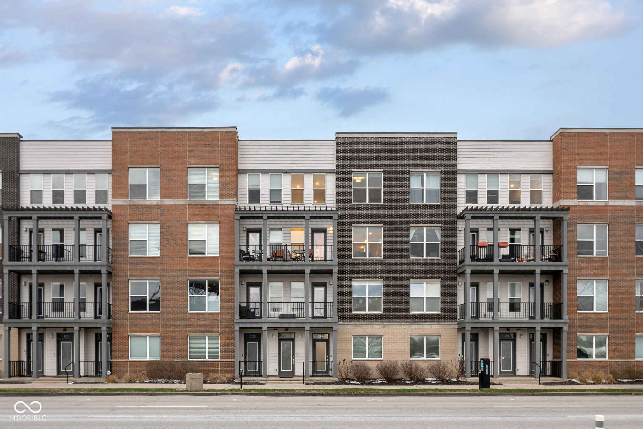 727 N Illinois Street Unit: 204