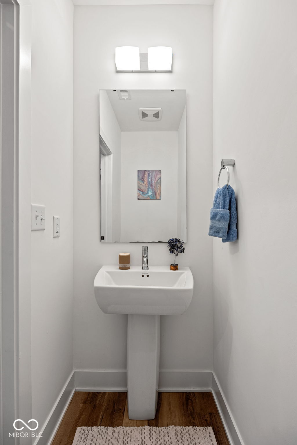 727 N Illinois Street Unit: 204