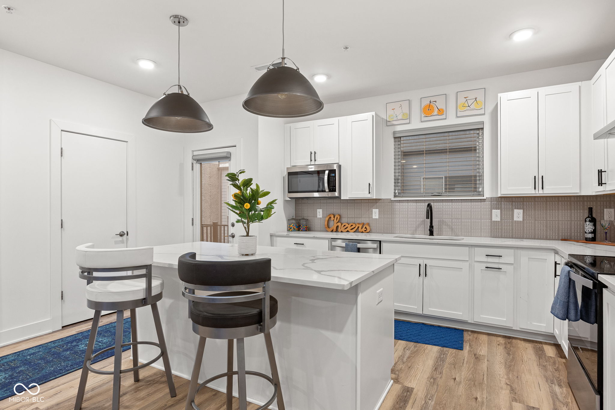 727 N Illinois Street Unit: 204