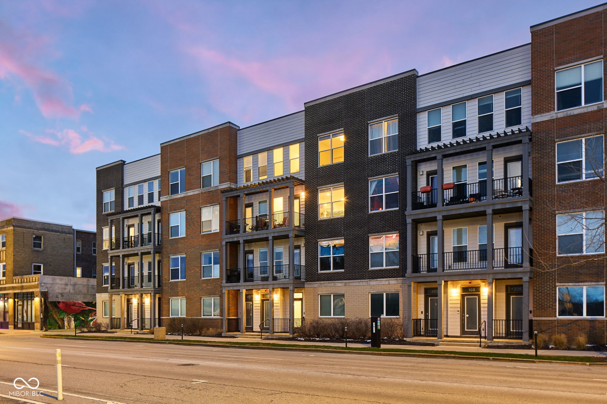 727 N Illinois Street Unit: 204