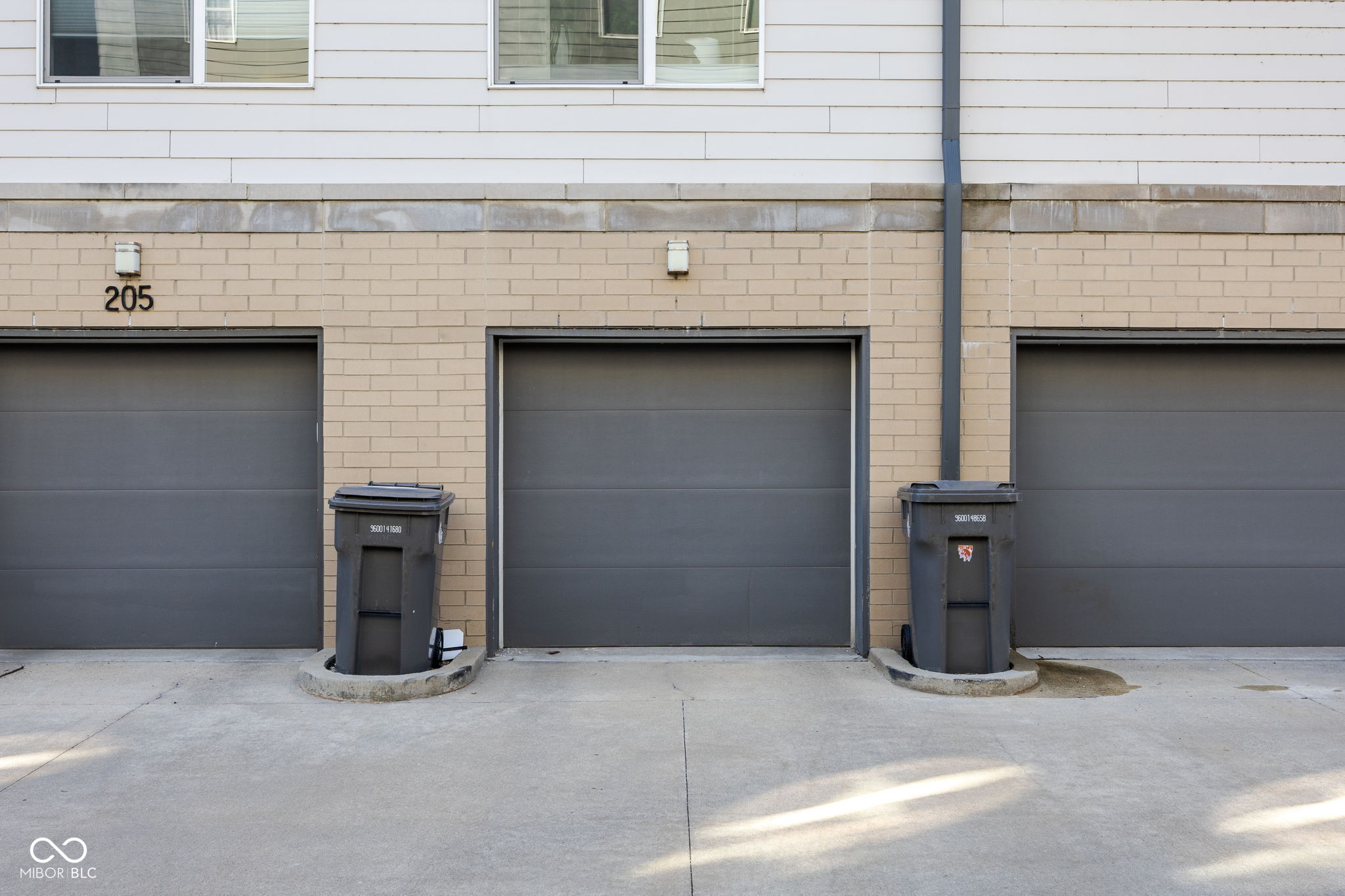 727 N Illinois Street Unit: 204