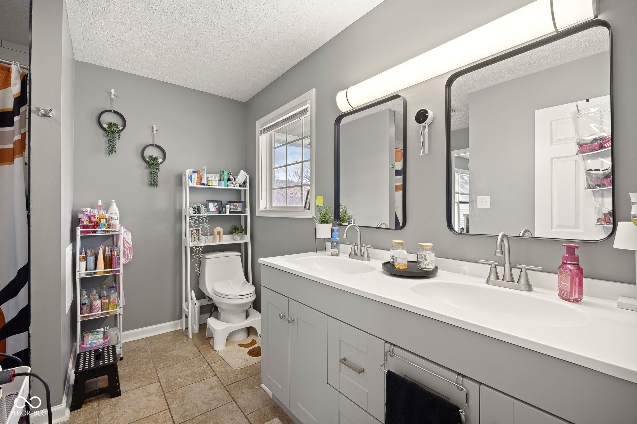 2038 N College Avenue