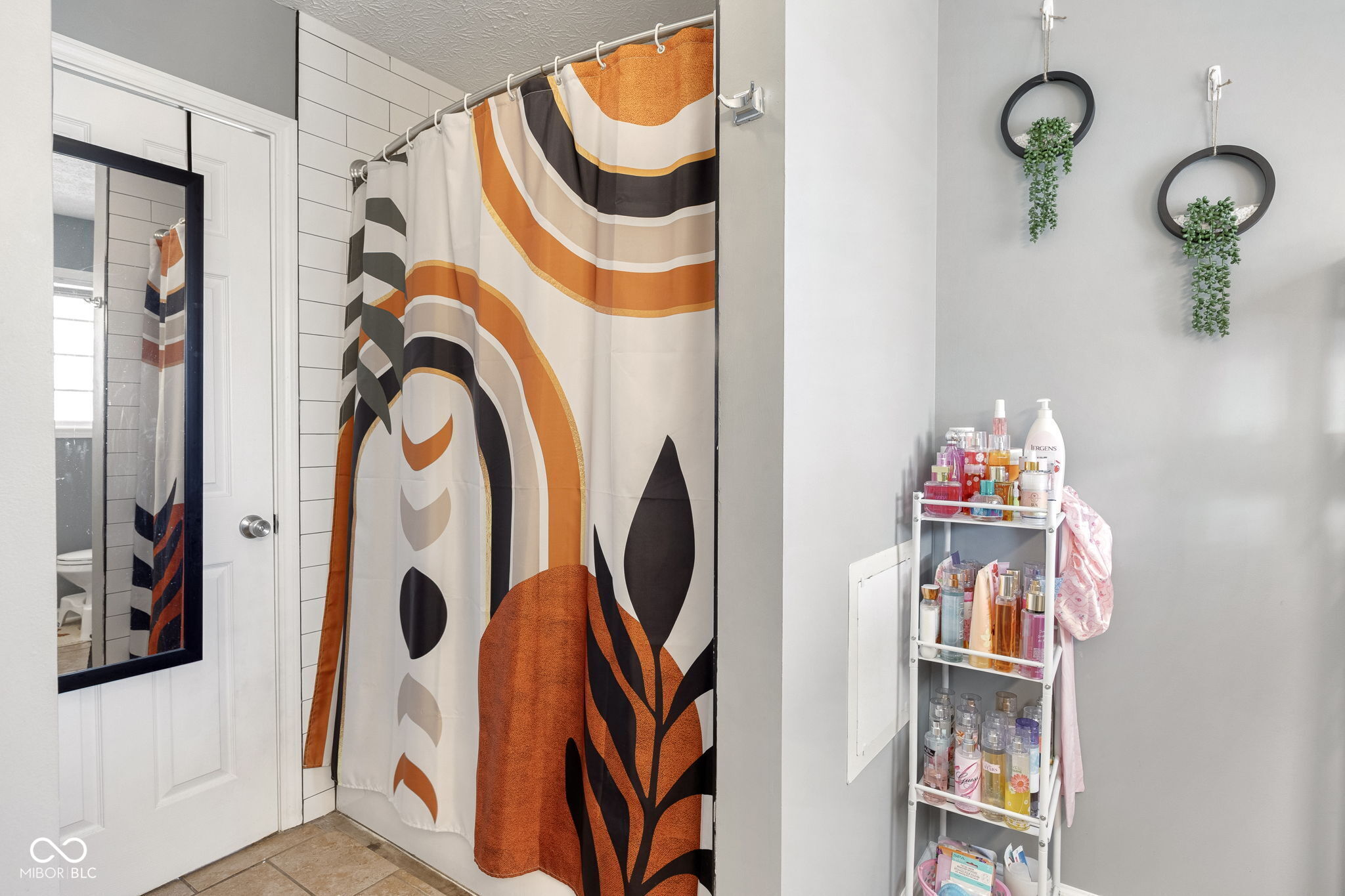 2038 N College Avenue