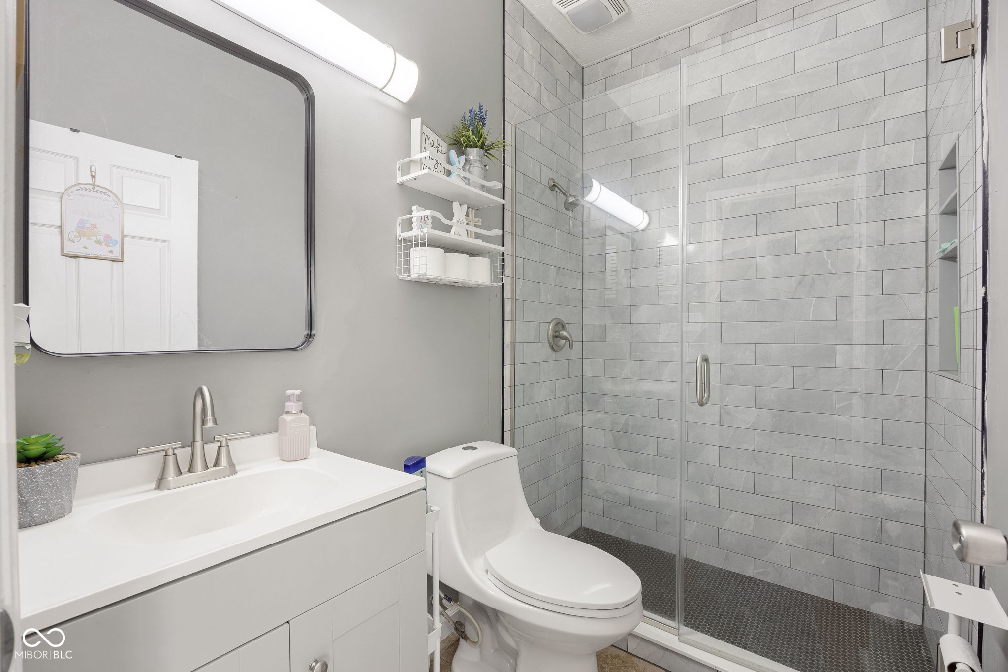 2038 N College Avenue