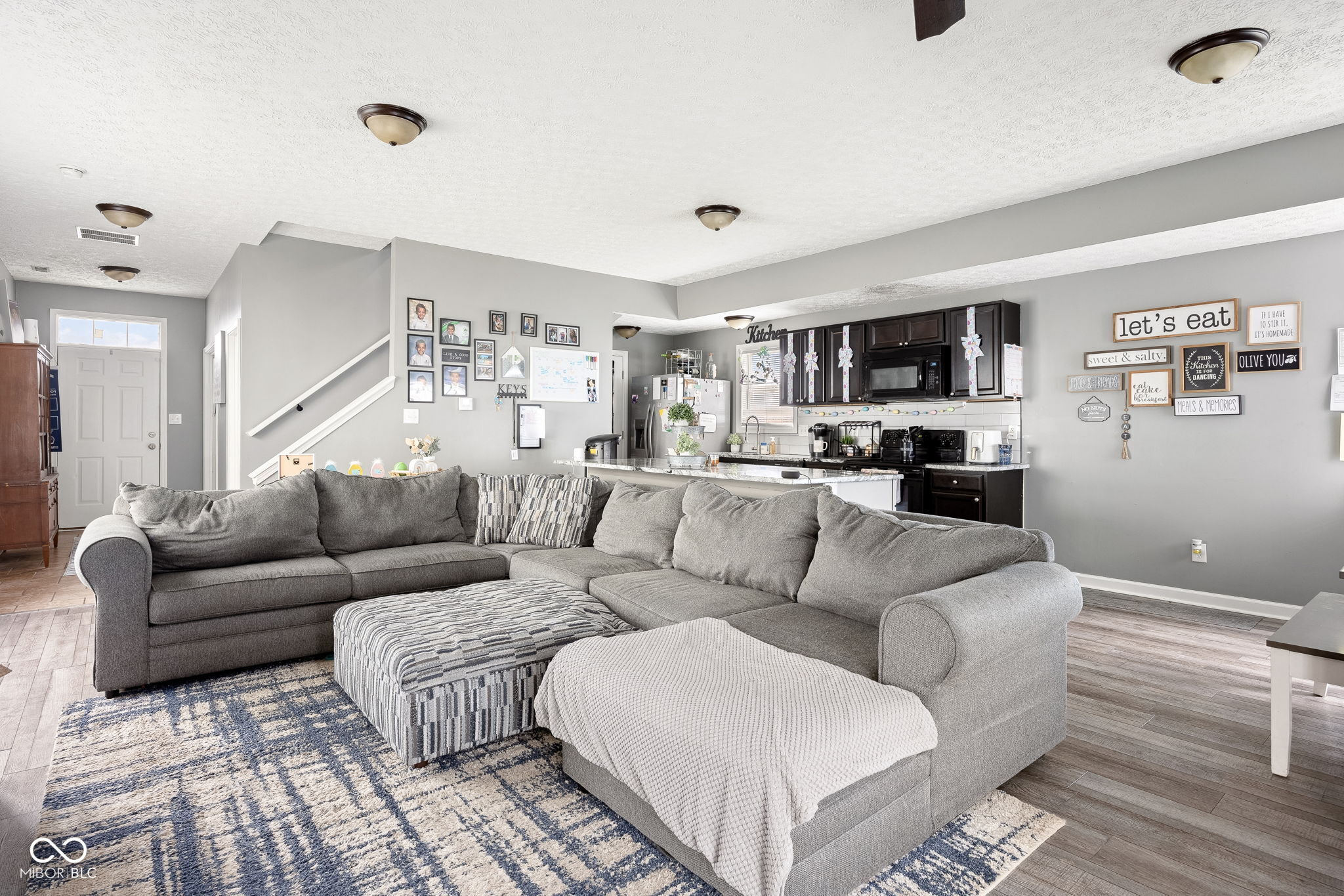 2038 N College Avenue