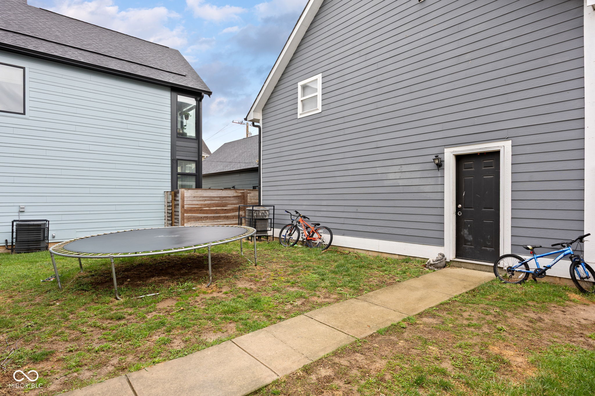 2038 N College Avenue