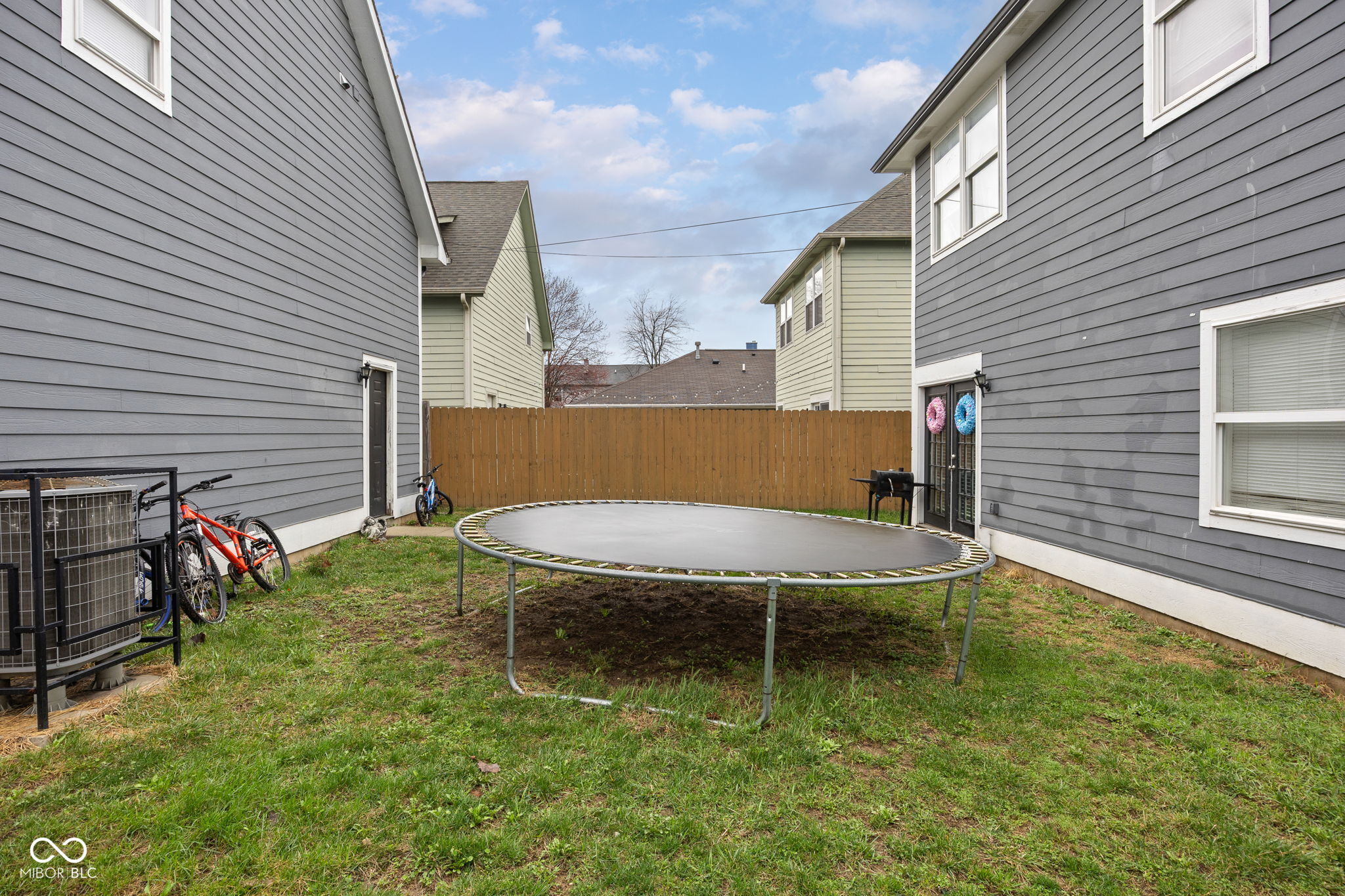 2038 N College Avenue