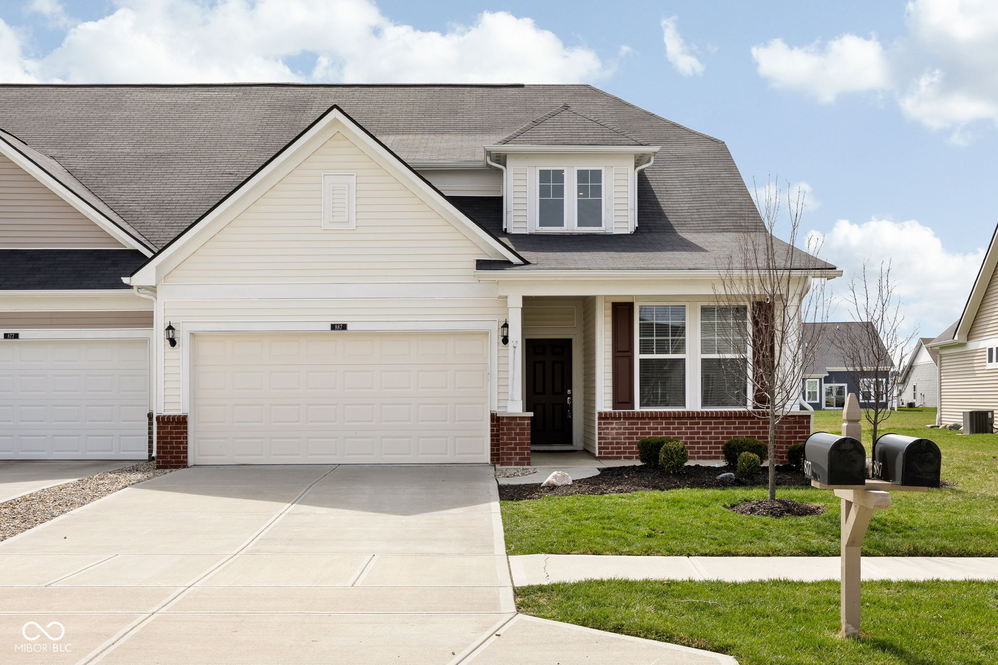 887 Tuxedo Drive