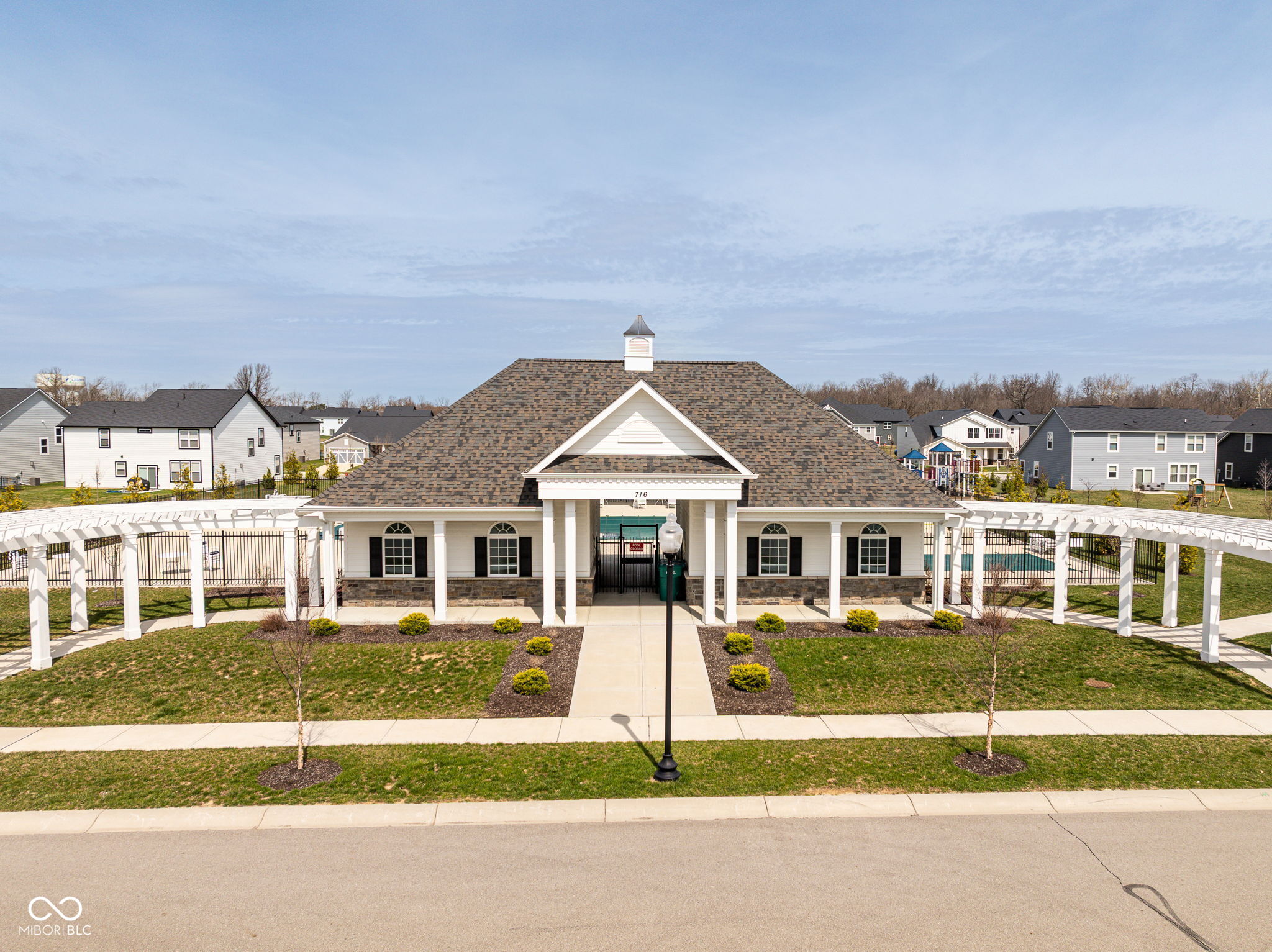 887 Tuxedo Drive
