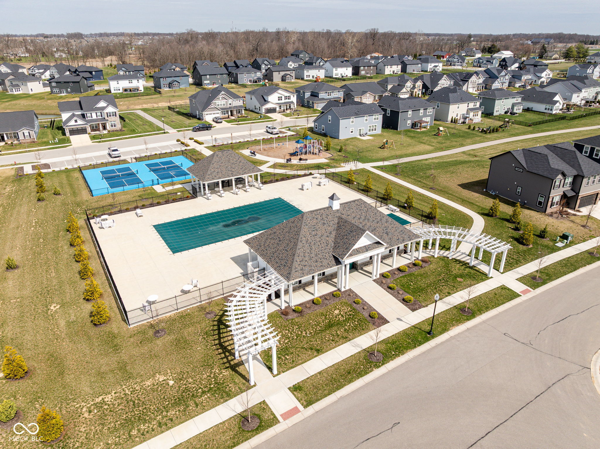 887 Tuxedo Drive
