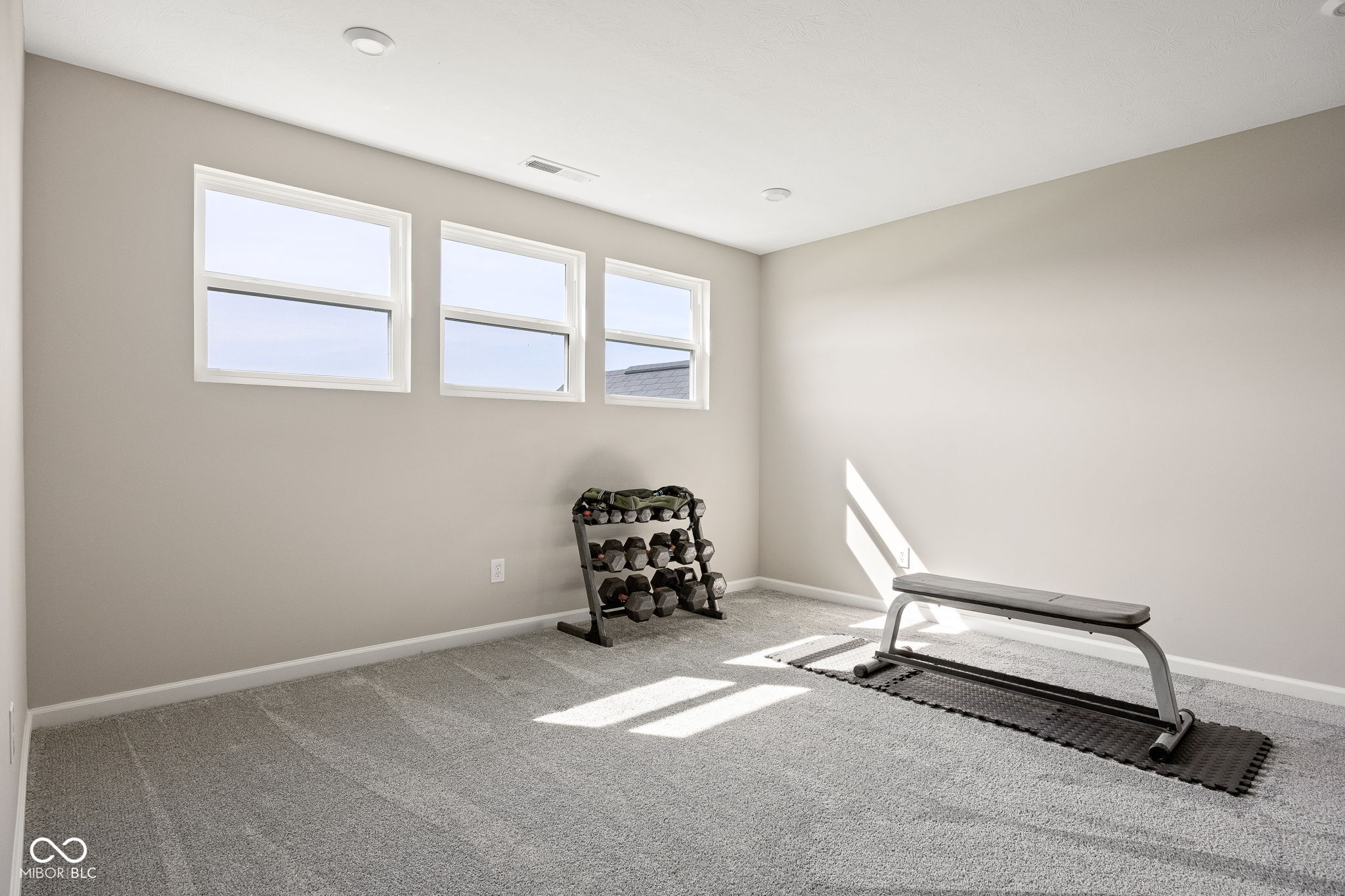 887 Tuxedo Drive