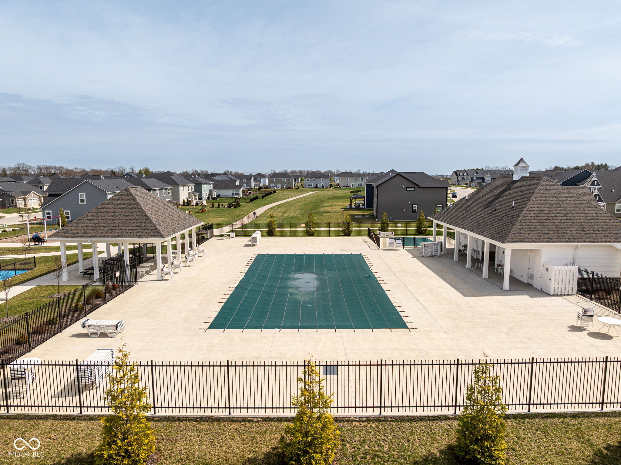 887 Tuxedo Drive