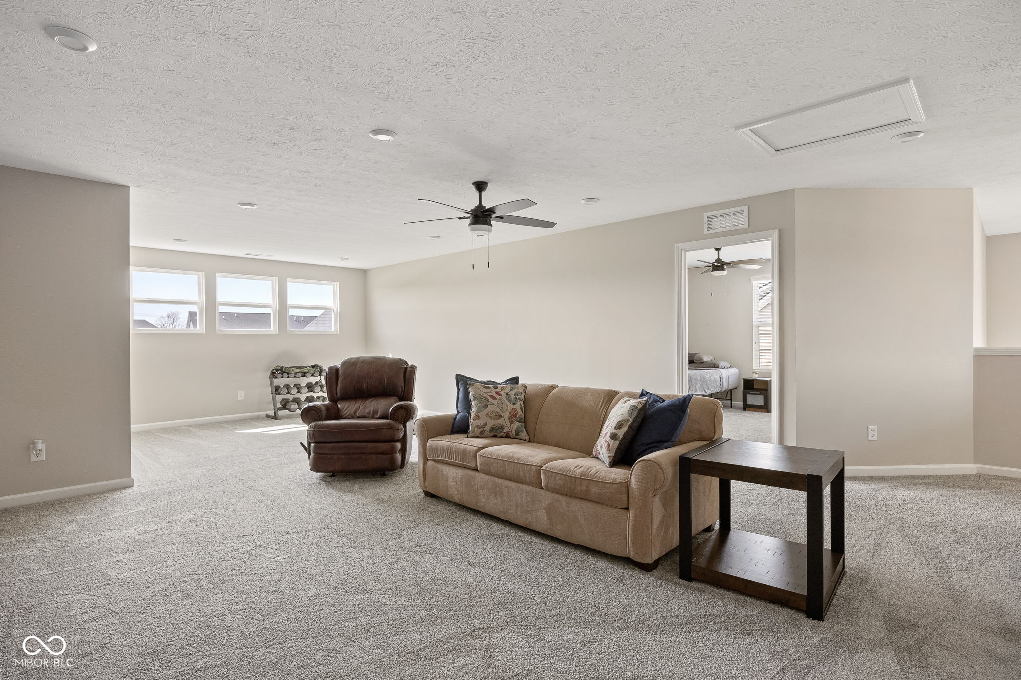 887 Tuxedo Drive