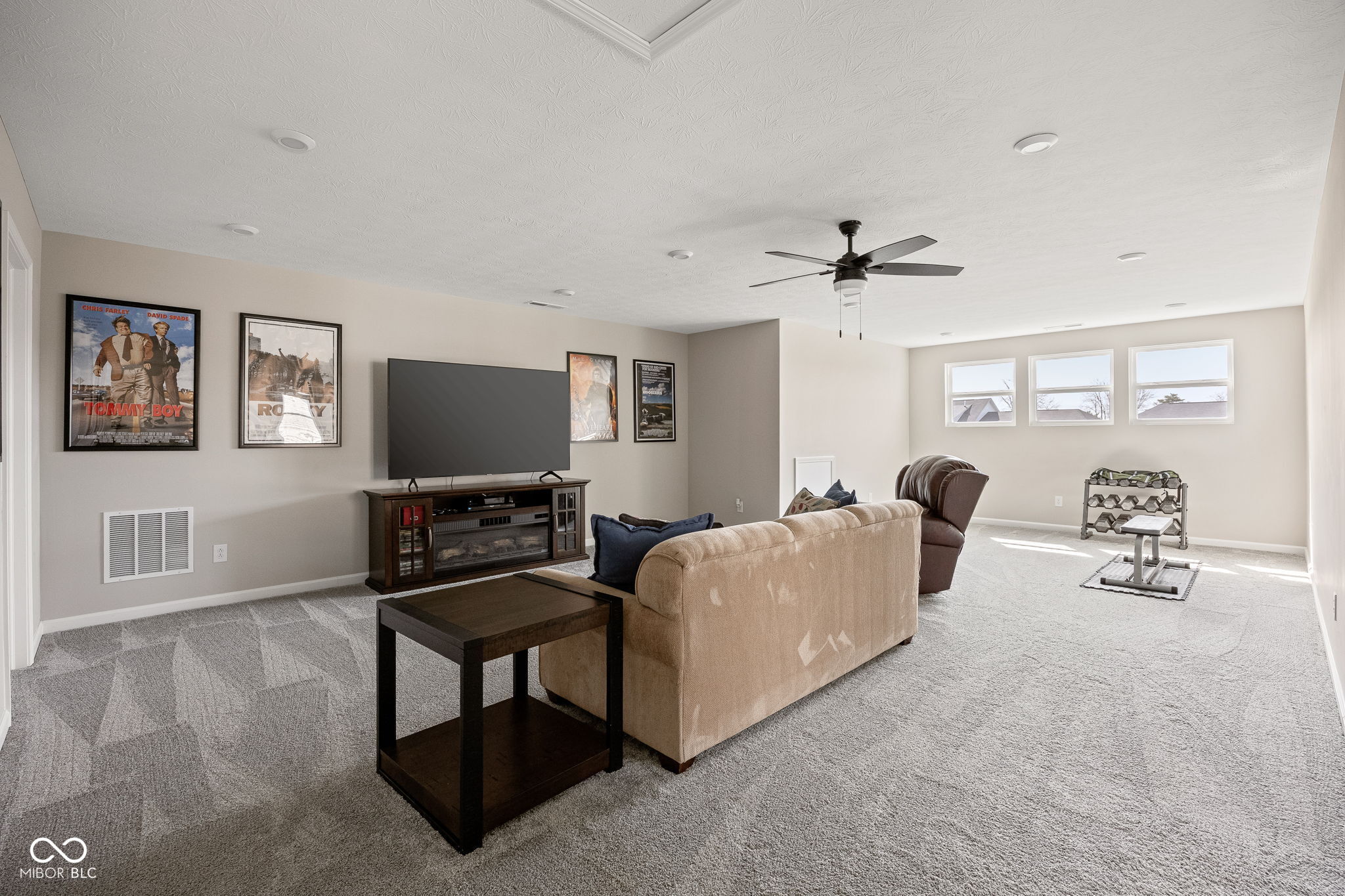 887 Tuxedo Drive