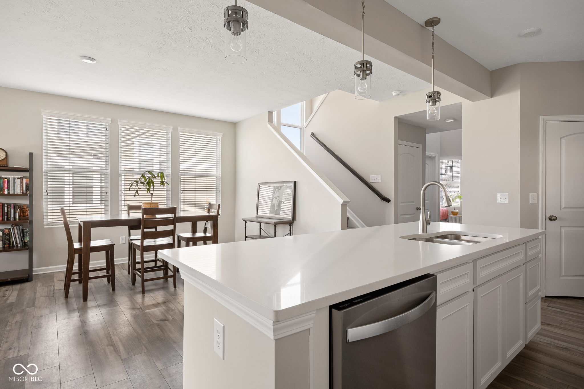 887 Tuxedo Drive