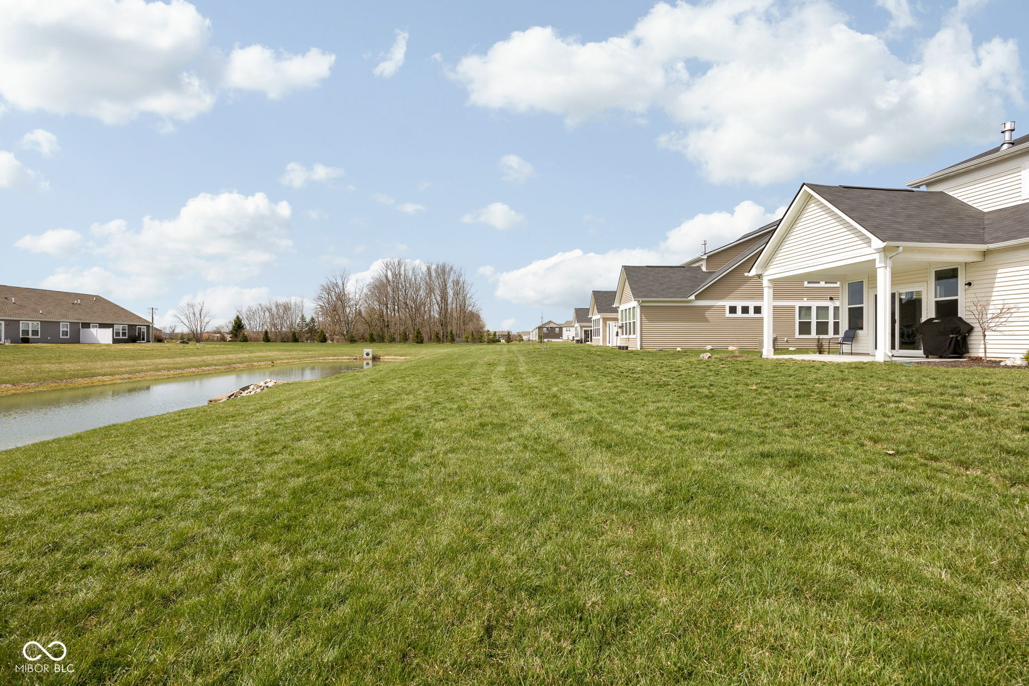 887 Tuxedo Drive