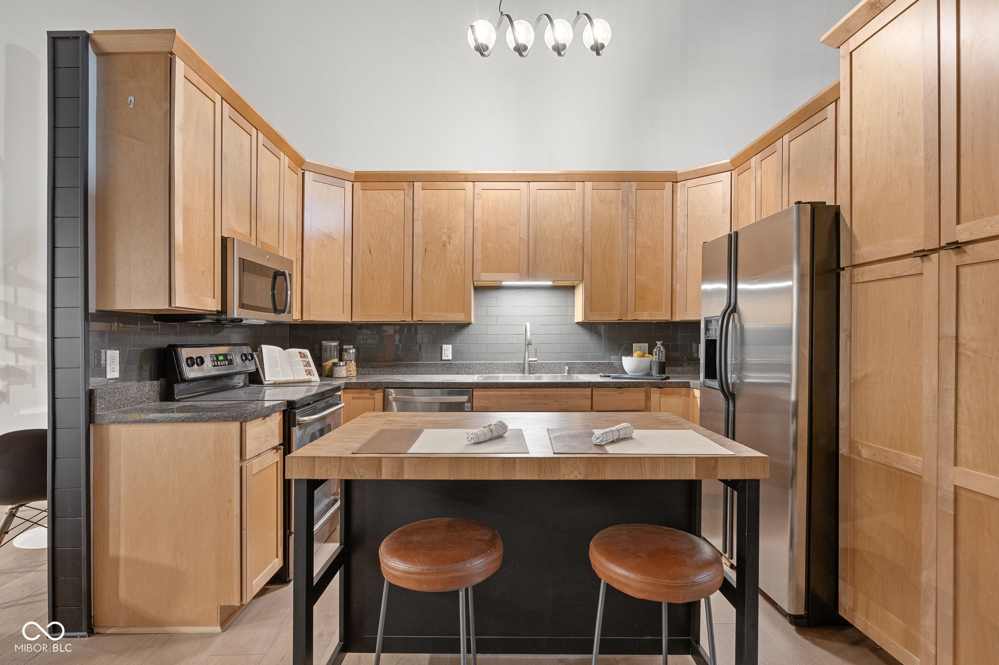 735 Lexington Avenue Unit: 11