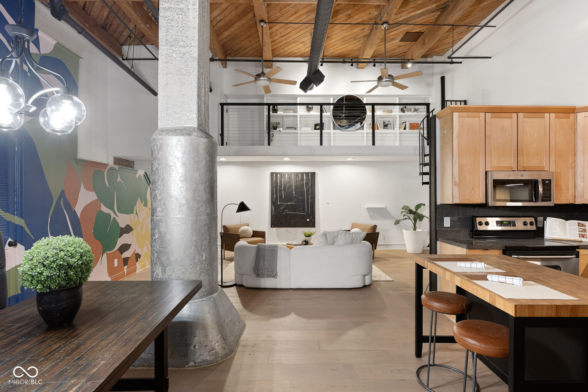 735 Lexington Avenue Unit: 11