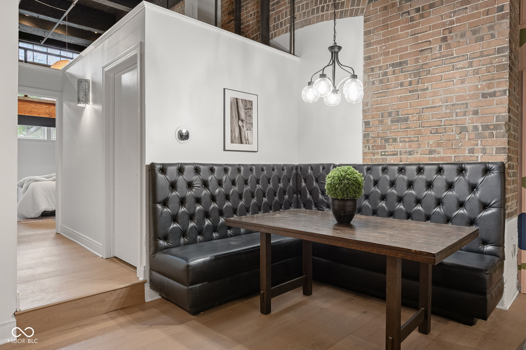 735 Lexington Avenue Unit: 11