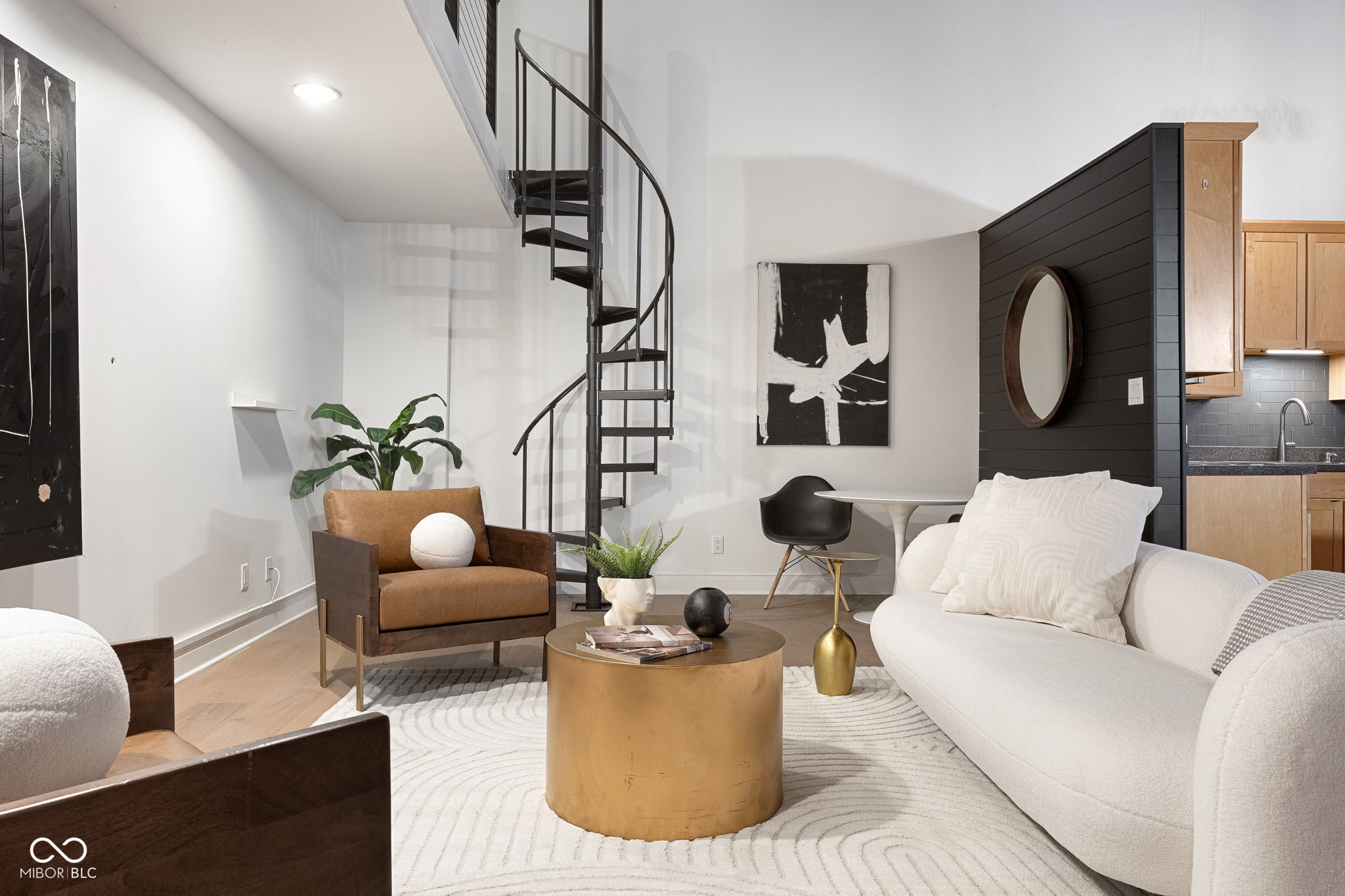 735 Lexington Avenue Unit: 11