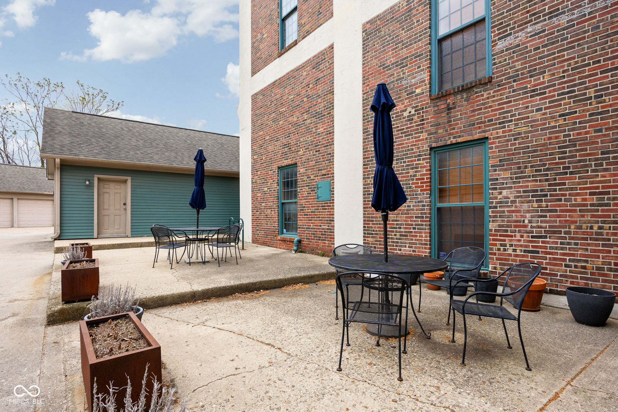 735 Lexington Avenue Unit: 11