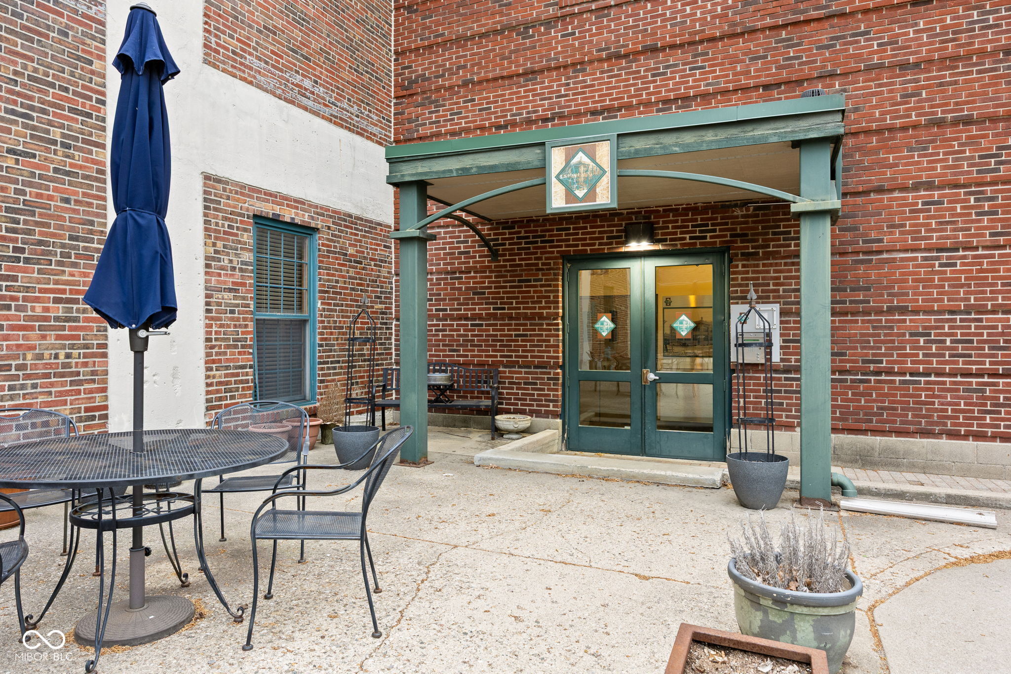 735 Lexington Avenue Unit: 11