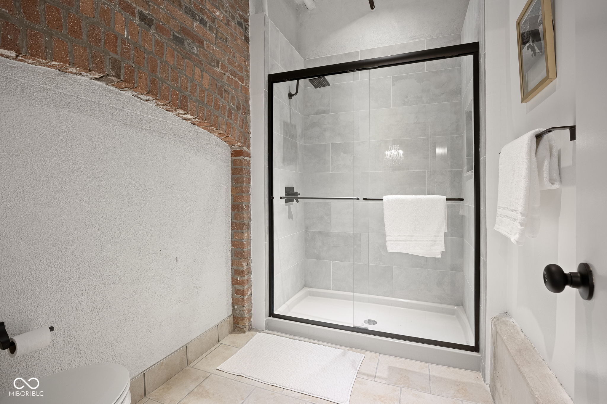735 Lexington Avenue Unit: 11