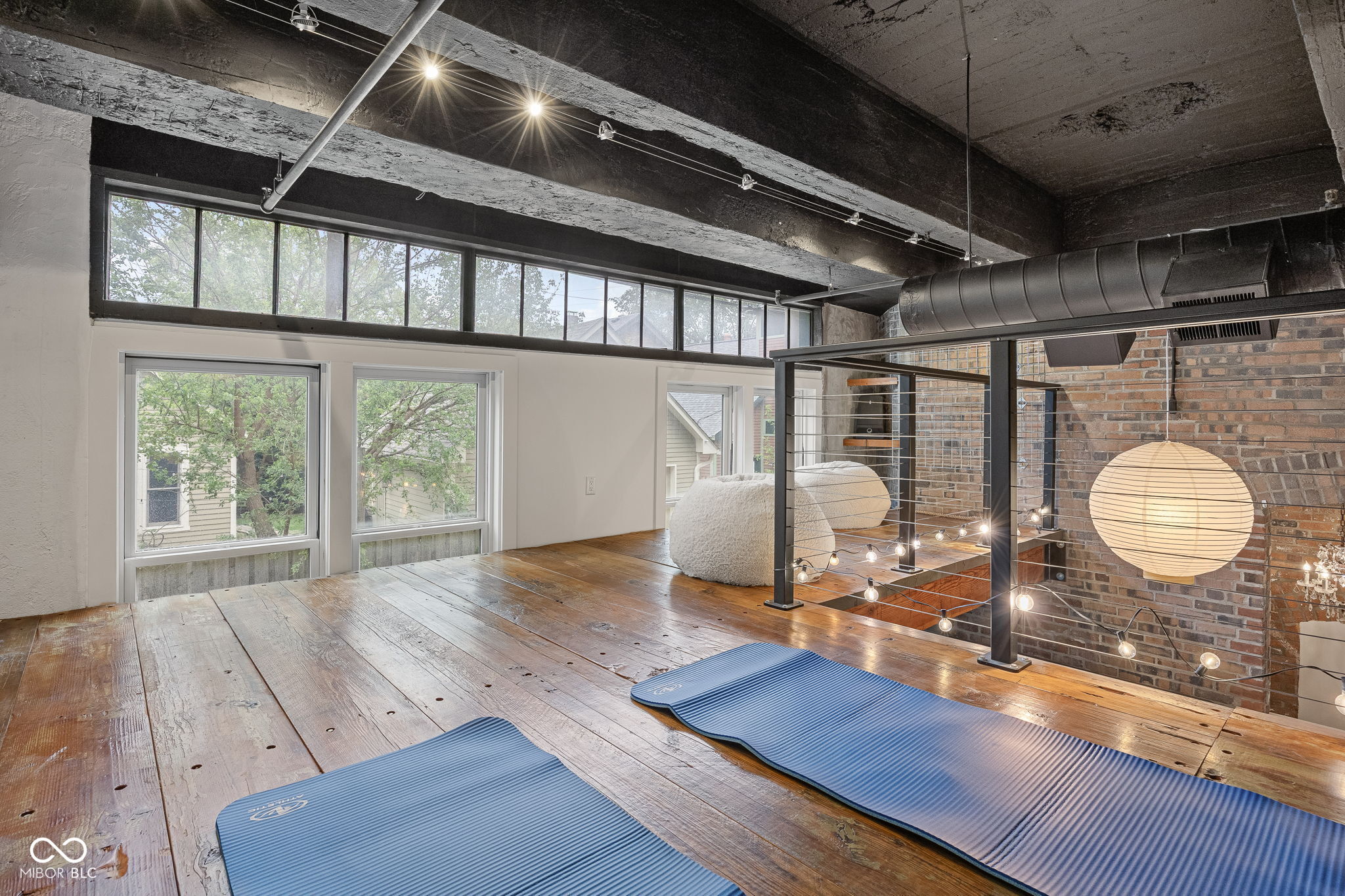 735 Lexington Avenue Unit: 11