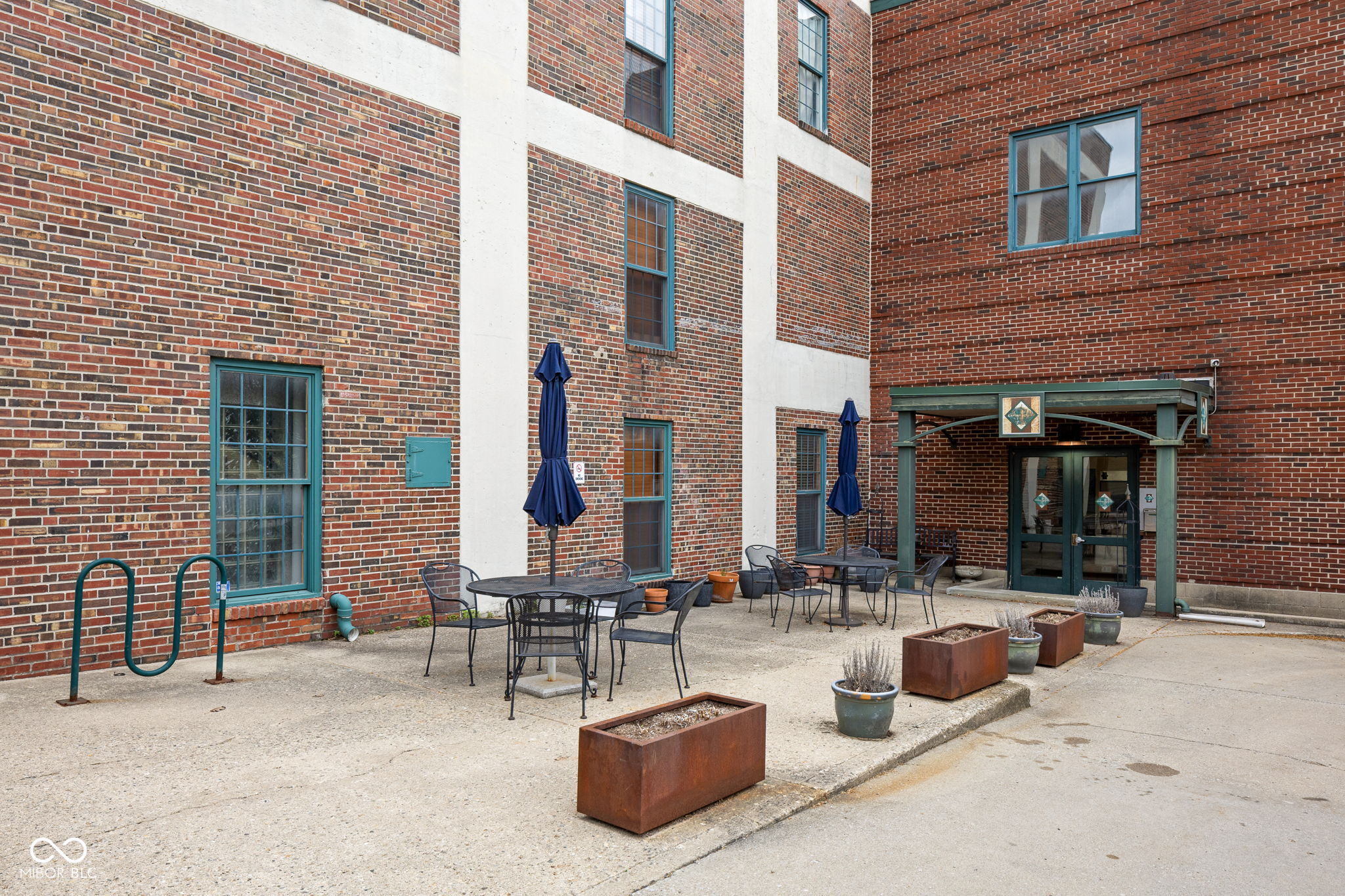 735 Lexington Avenue Unit: 11