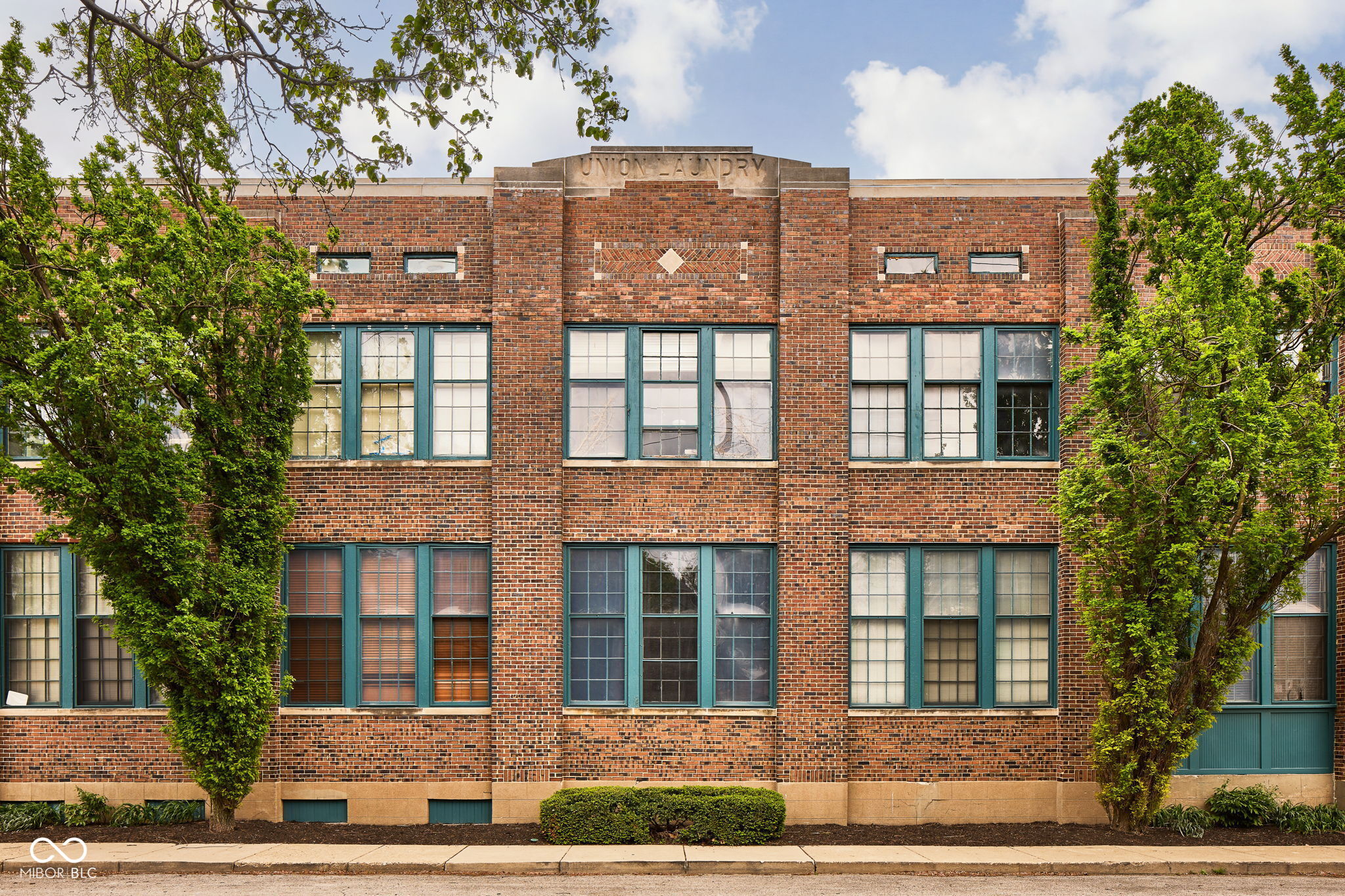 735 Lexington Avenue Unit: 11