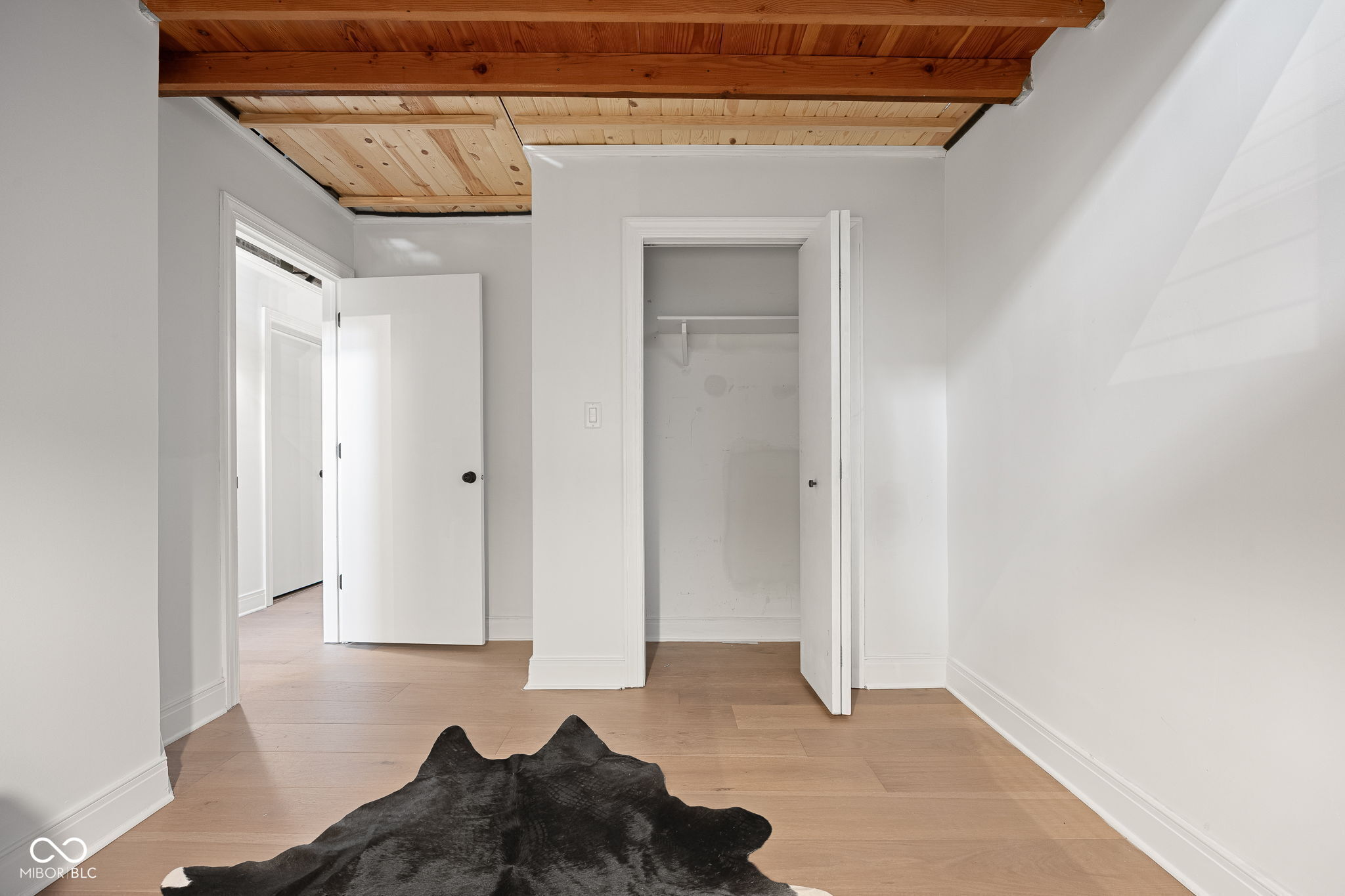 735 Lexington Avenue Unit: 11