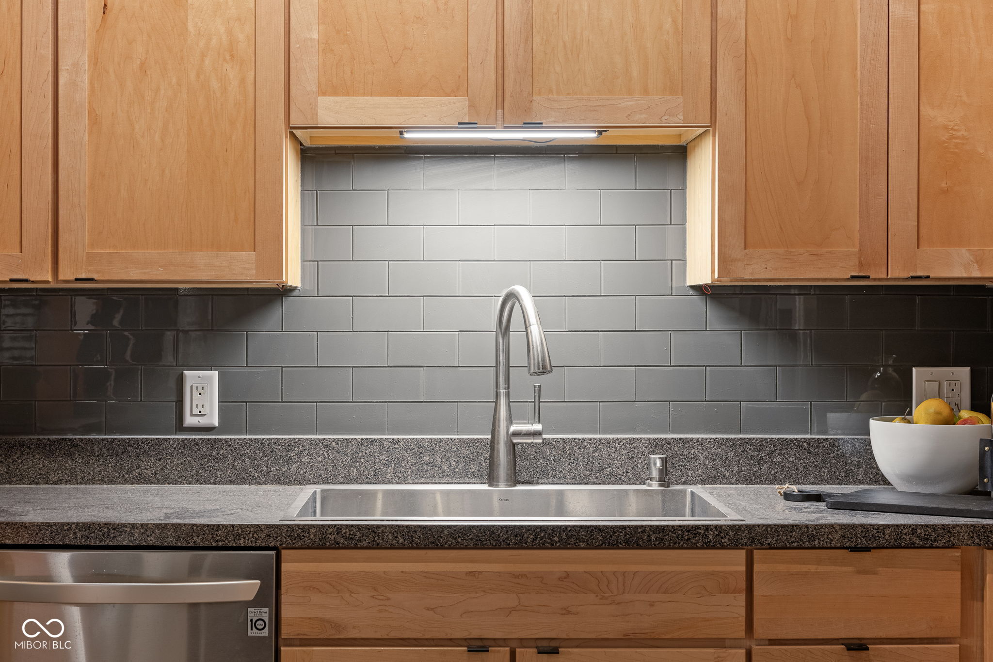 735 Lexington Avenue Unit: 11