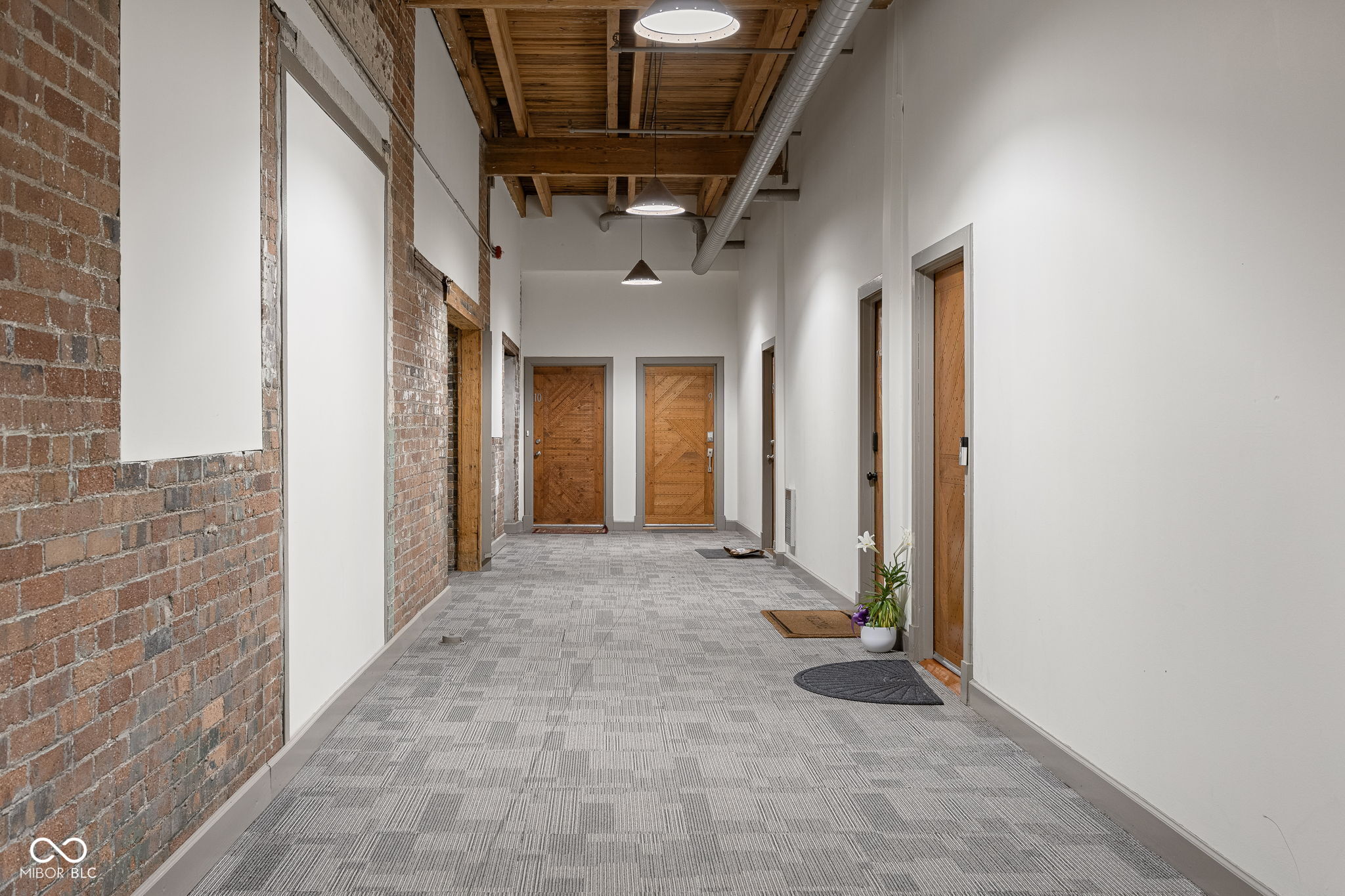 735 Lexington Avenue Unit: 11