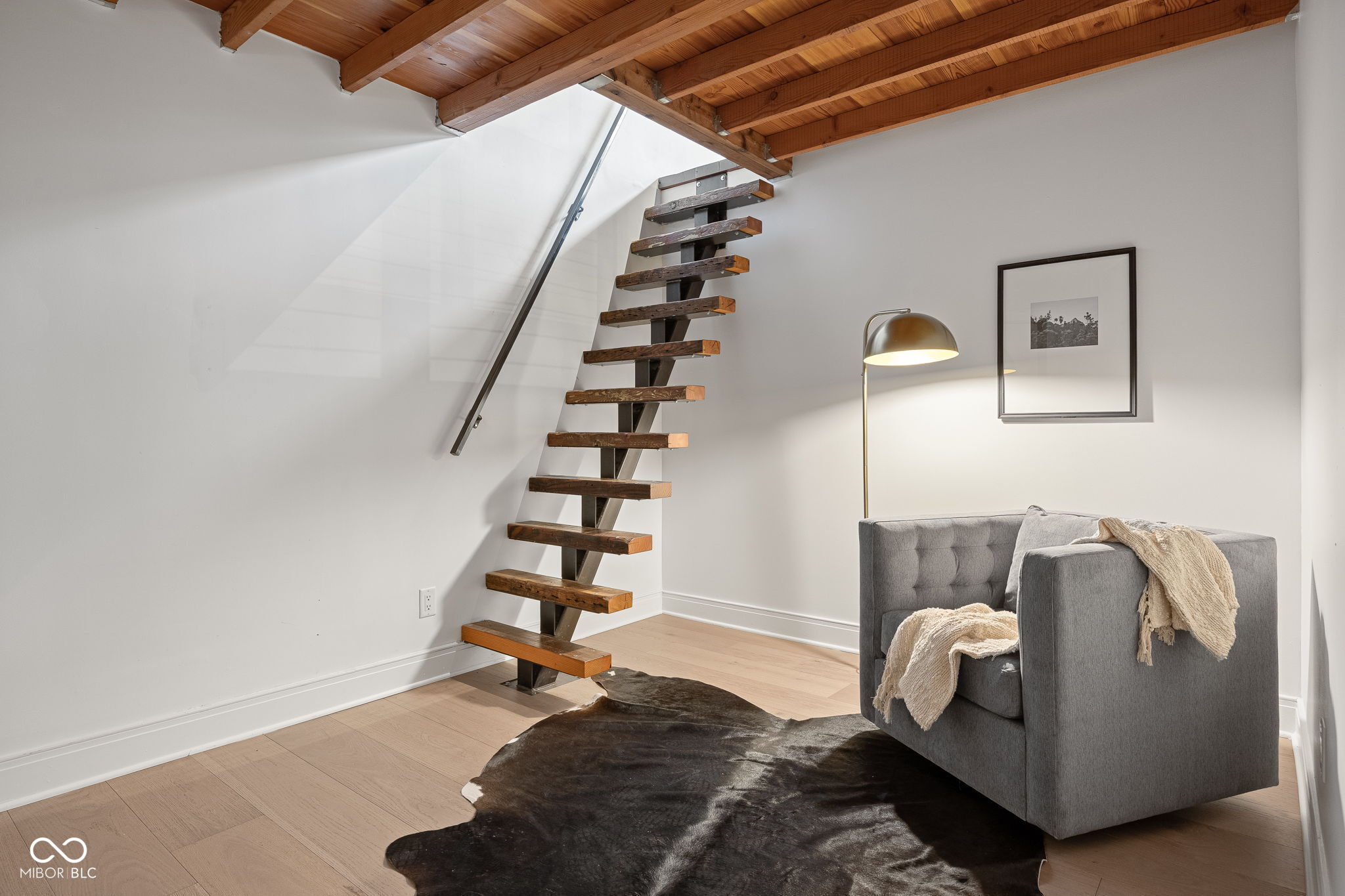 735 Lexington Avenue Unit: 11