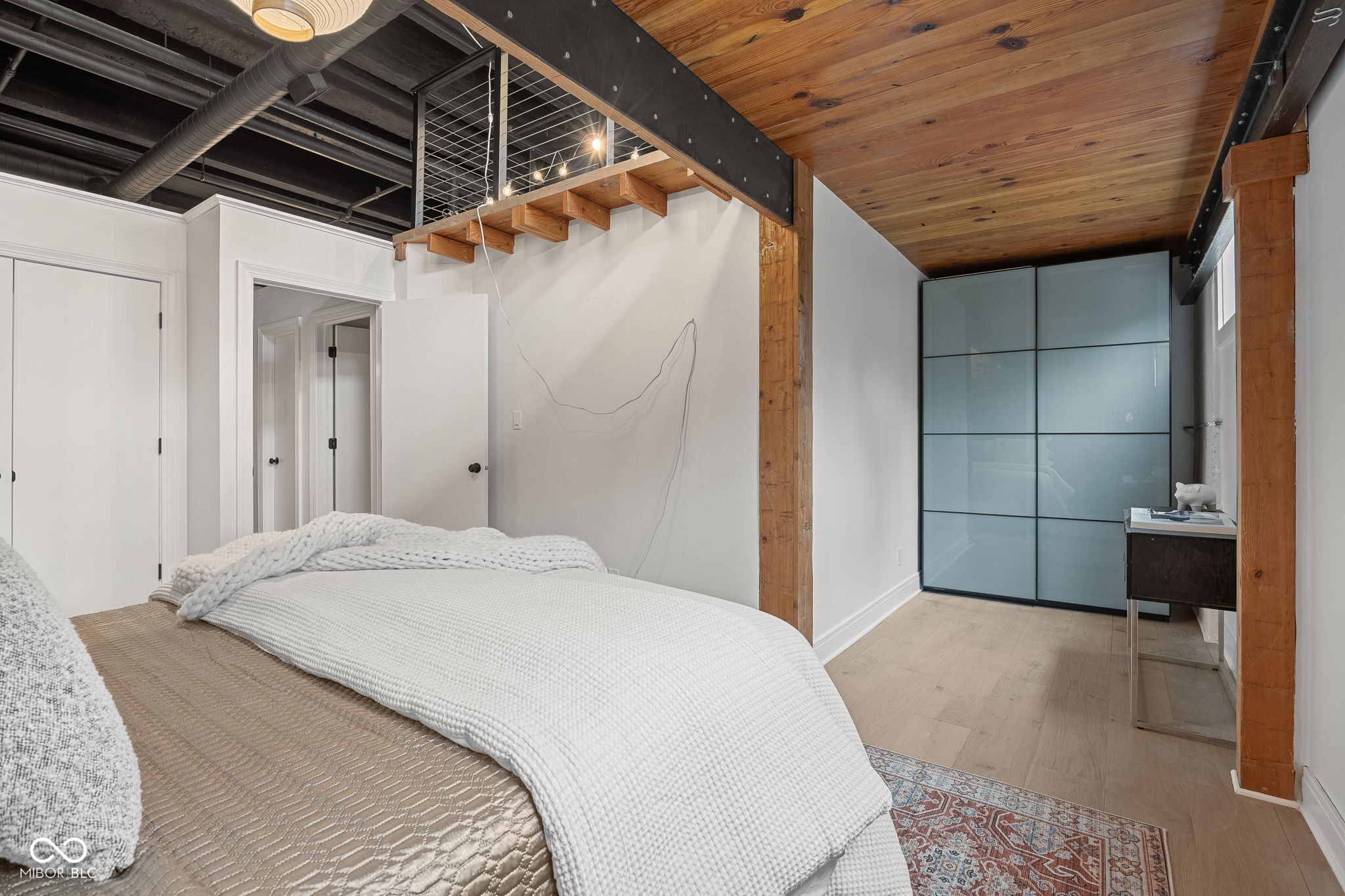735 Lexington Avenue Unit: 11